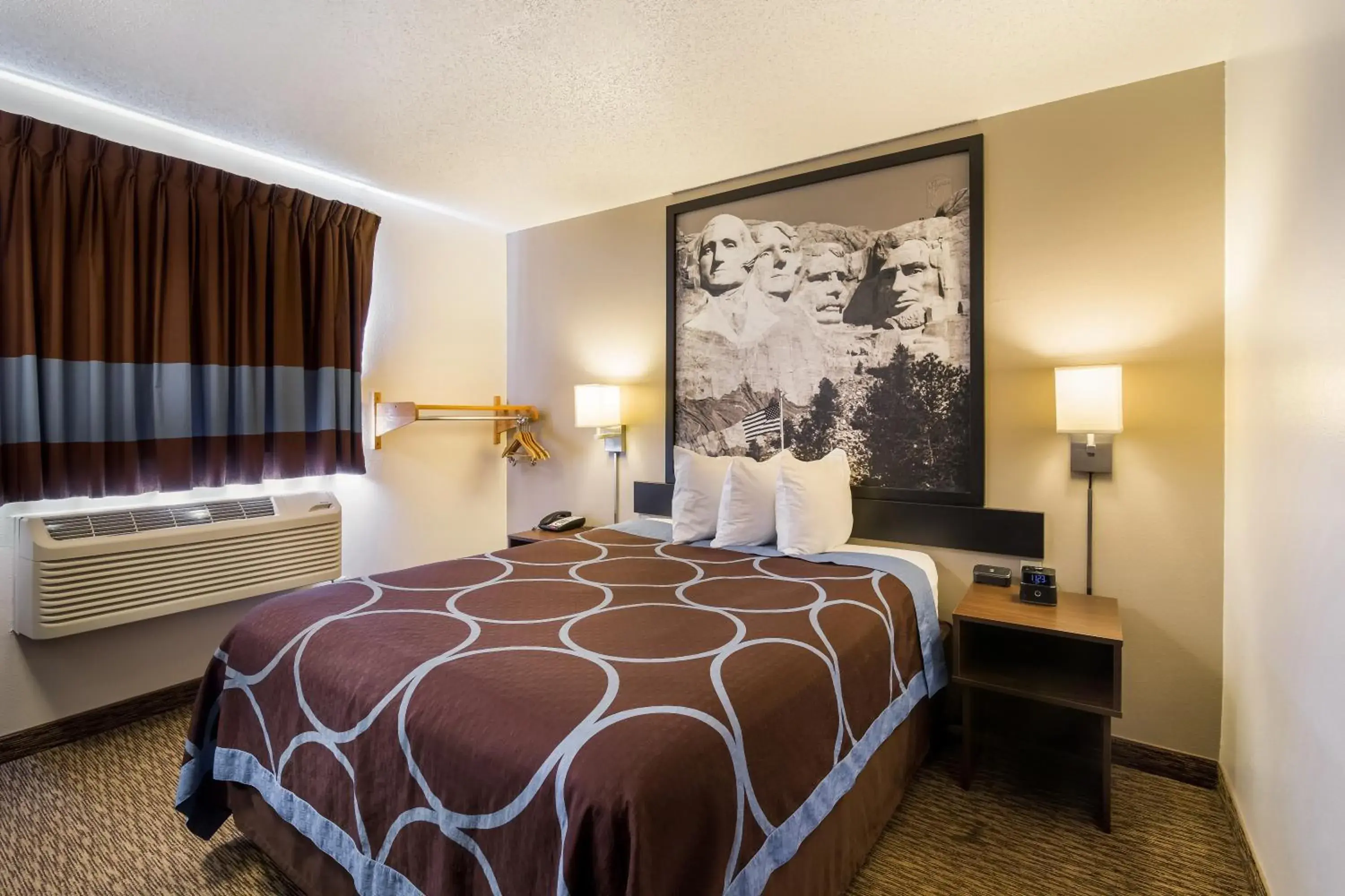 Queen Room - Non-Smoking in Super 8 by Wyndham Custer/Crazy Horse Area Queen Room - Non-Smoking in Super 8 by Wyndham Custer/Crazy Horse Area