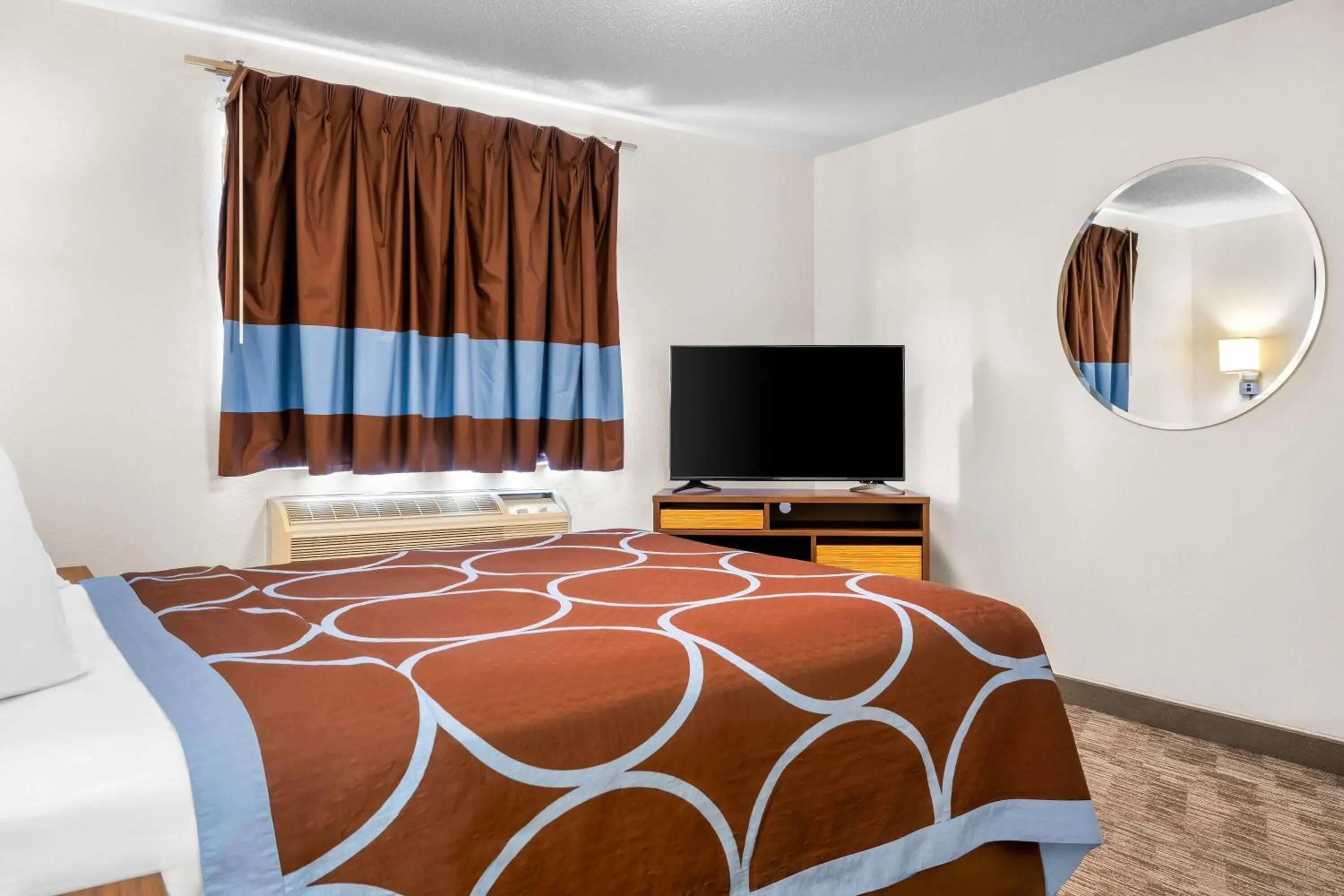 Photo of the whole room, Bed in Super 8 by Wyndham Custer/Crazy Horse Area