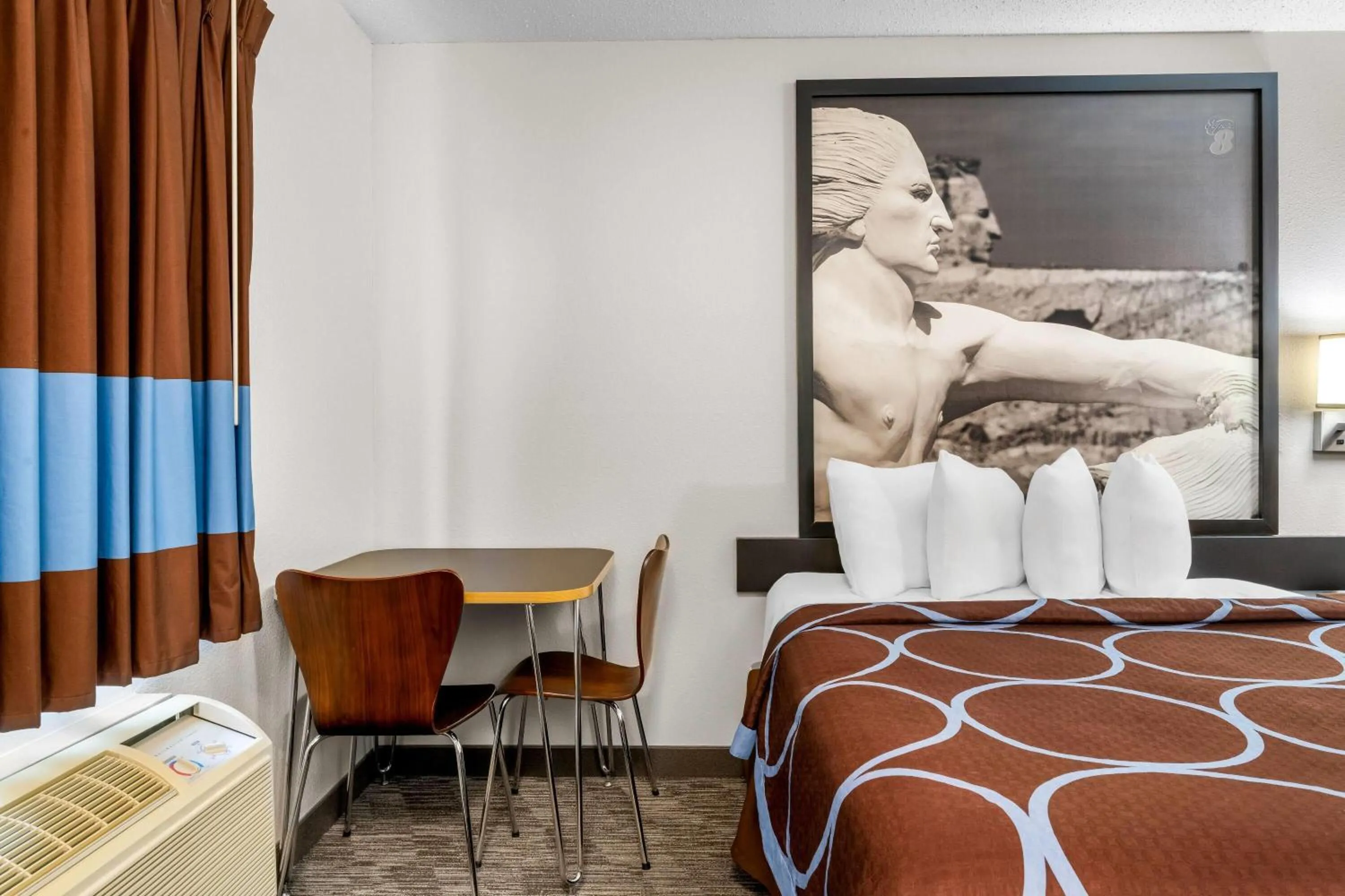 Photo of the whole room, Bed in Super 8 by Wyndham Custer/Crazy Horse Area