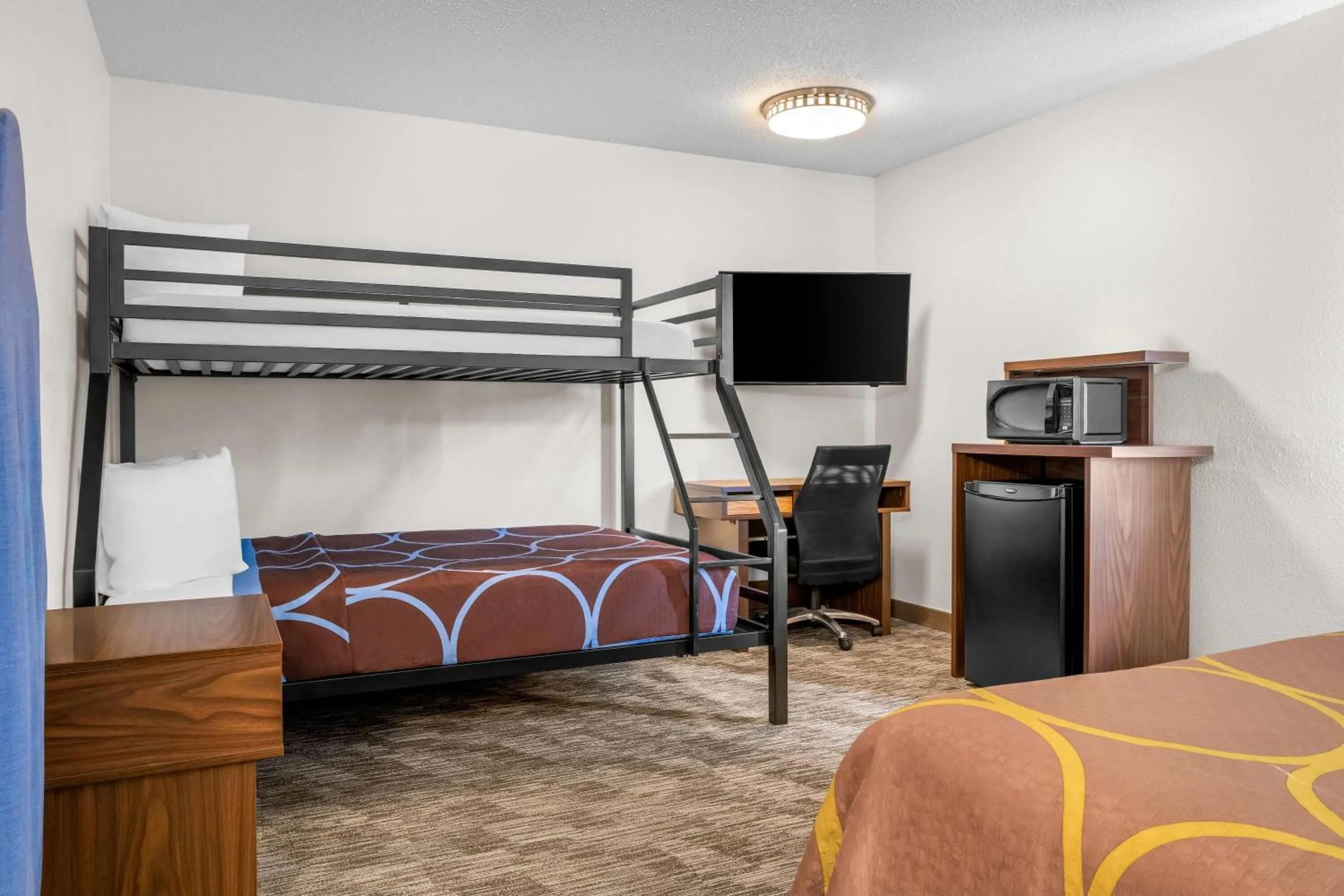 Photo of the whole room, Bed in Super 8 by Wyndham Custer/Crazy Horse Area