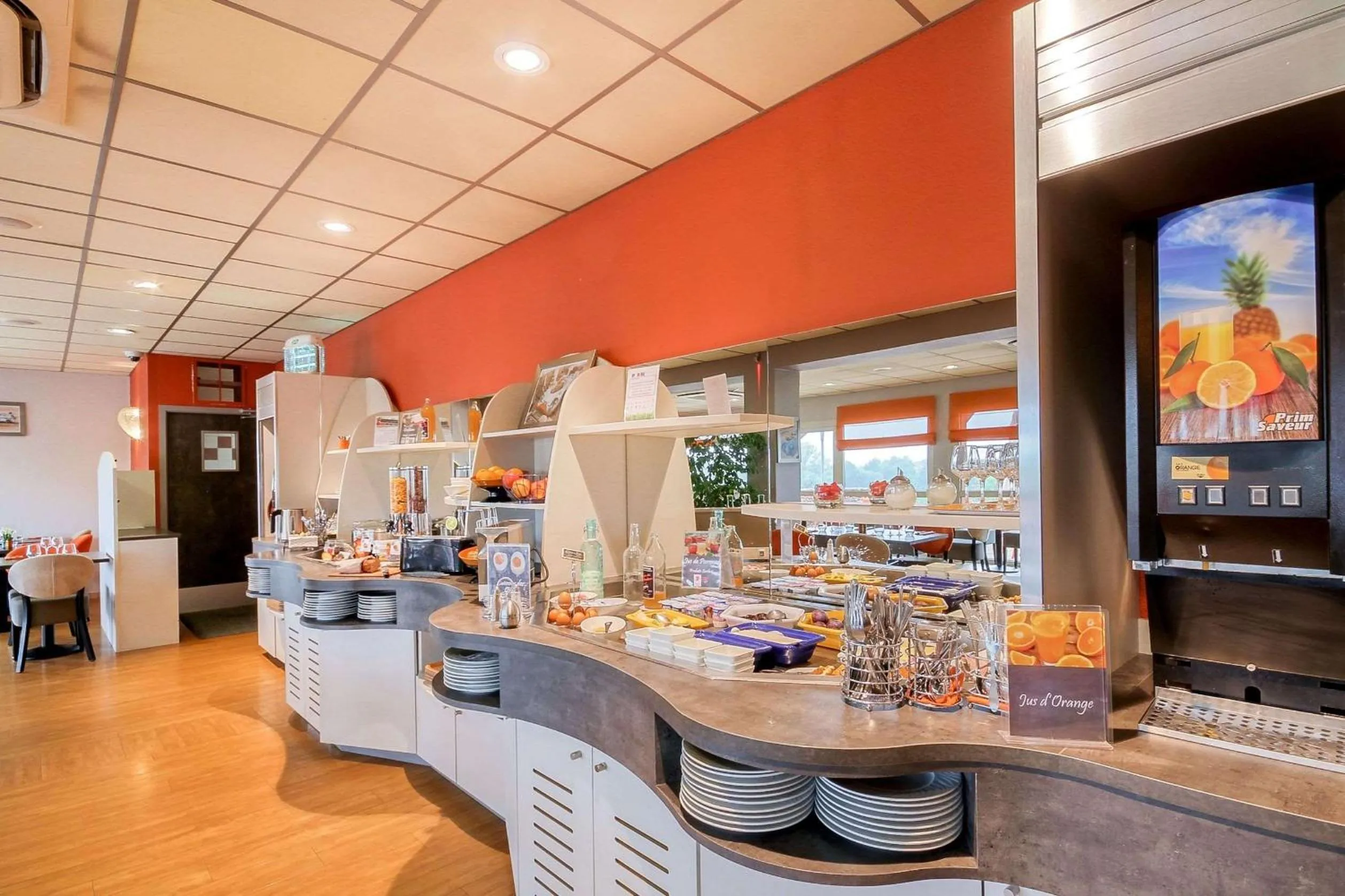 Restaurant/places to eat in Brit Hotel Les Evens