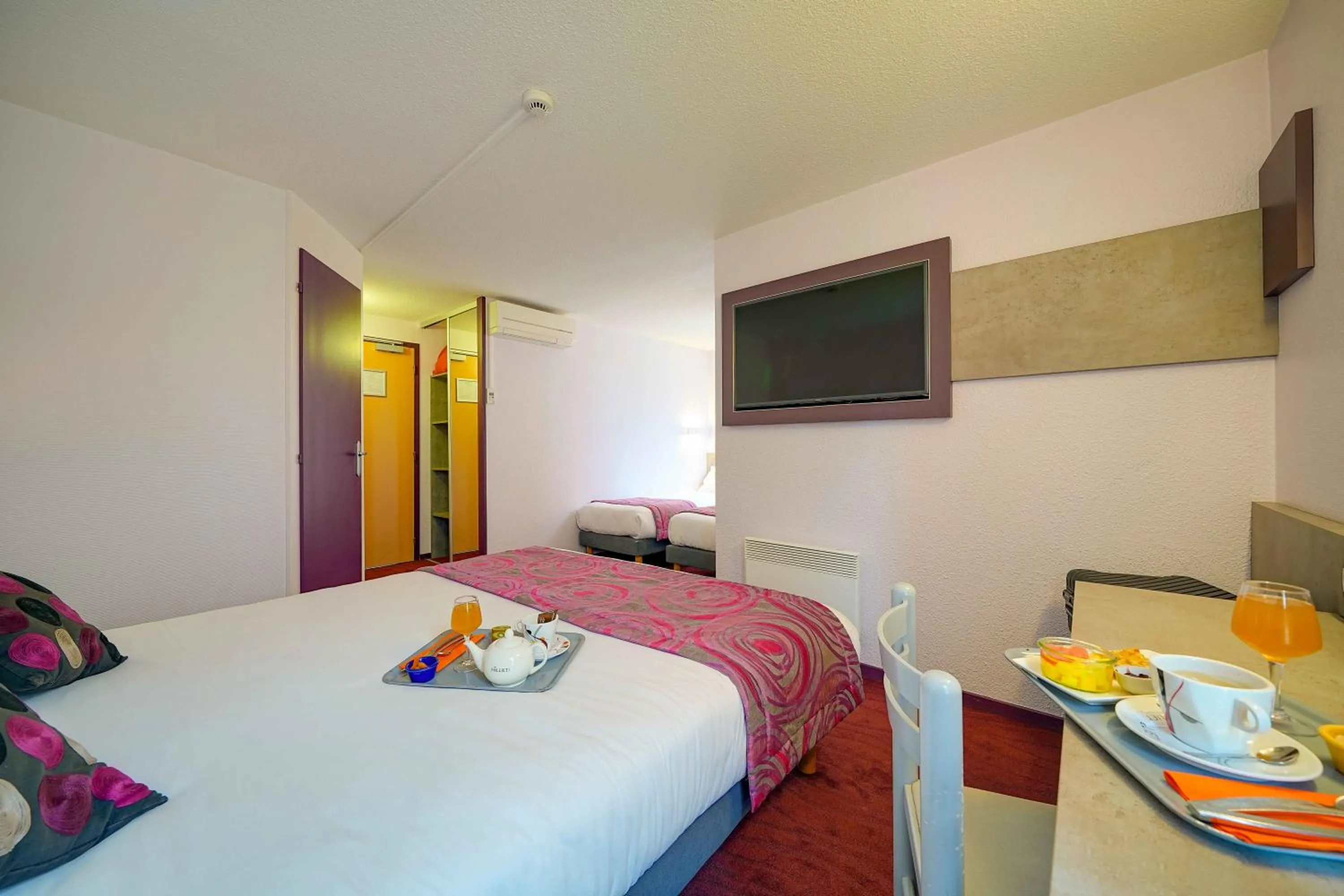 Bedroom, Bed in Brit Hotel Les Evens