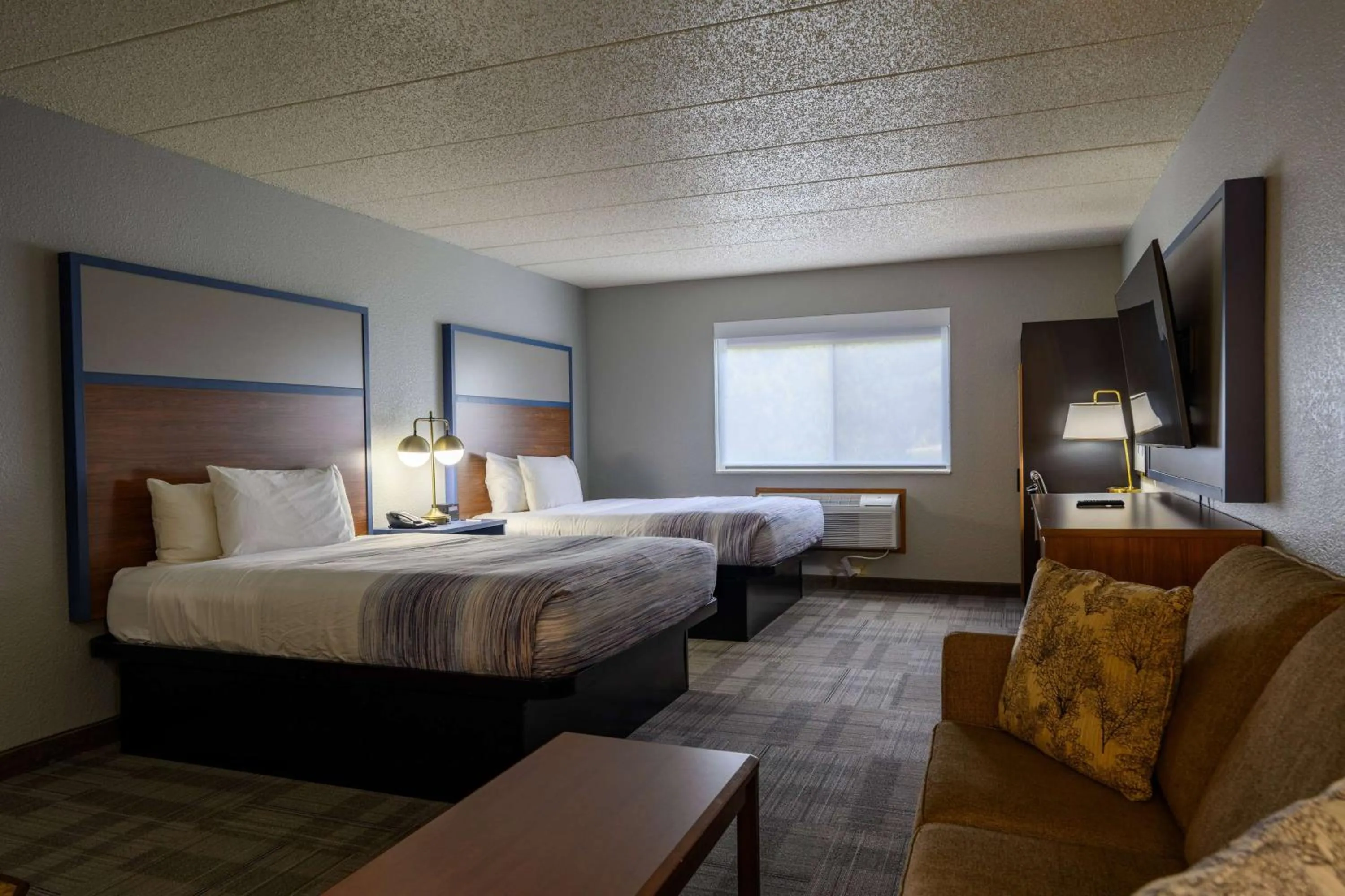 Photo of the whole room, Bed in AmericInn by Wyndham Monroe