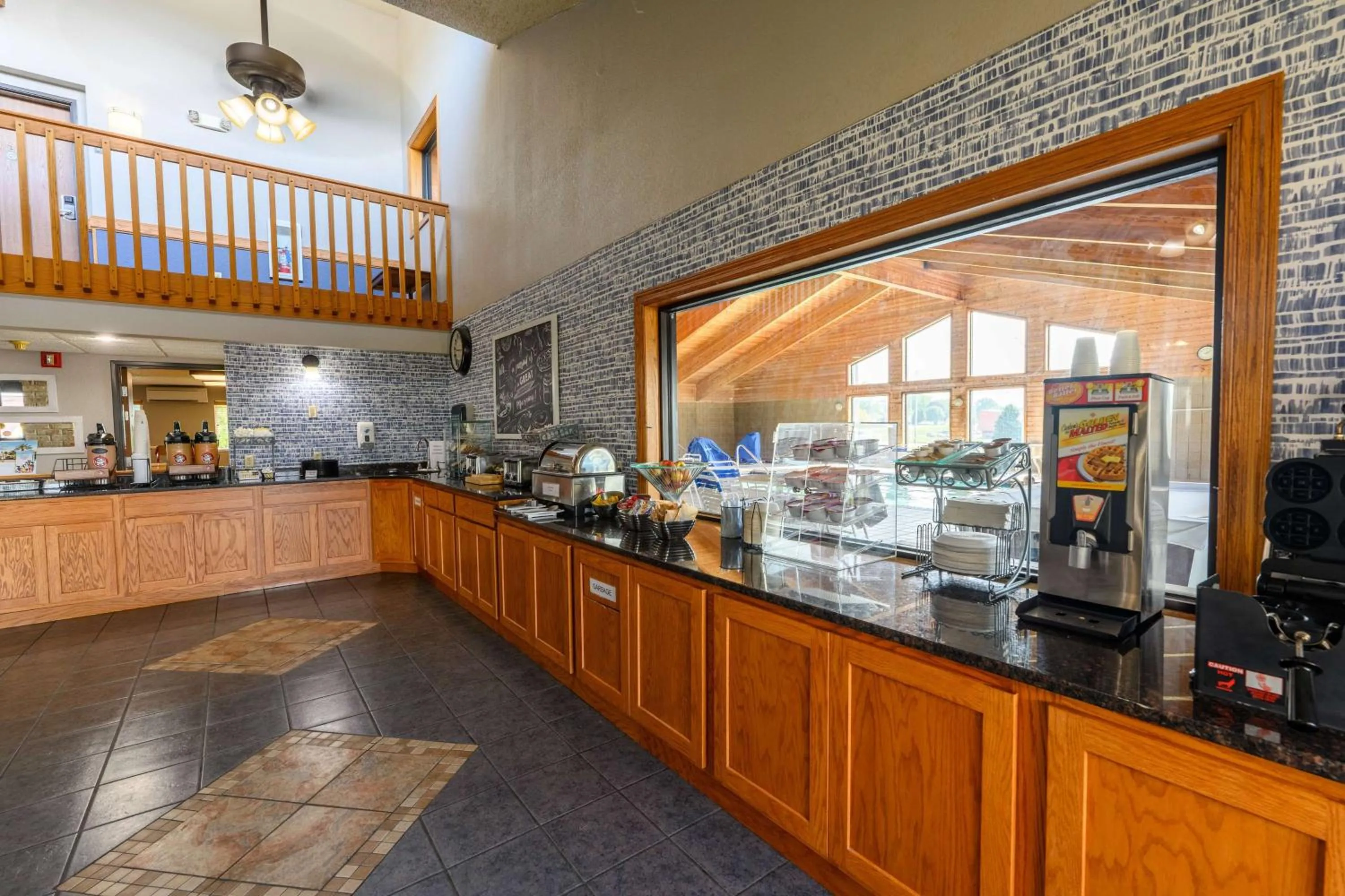 Restaurant/places to eat in AmericInn by Wyndham Monroe