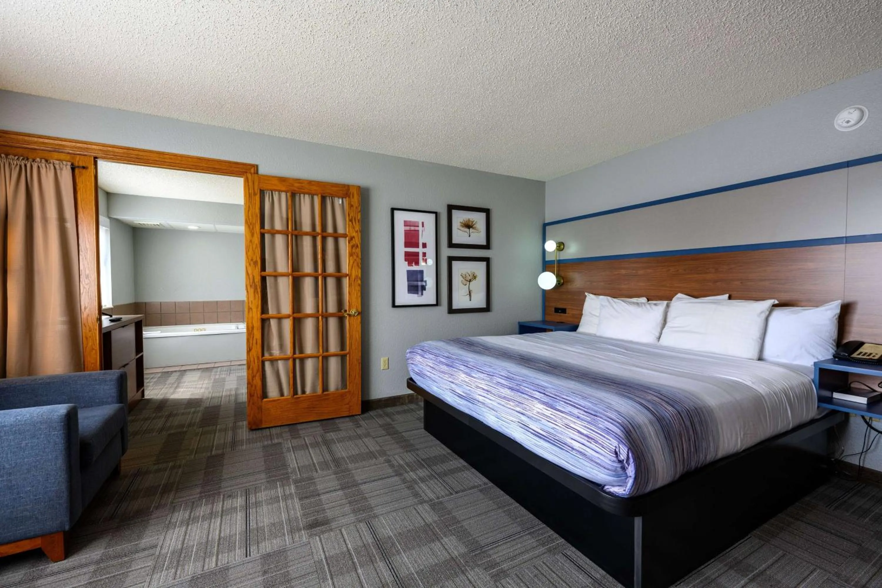 Photo of the whole room, Bed in AmericInn by Wyndham Monroe