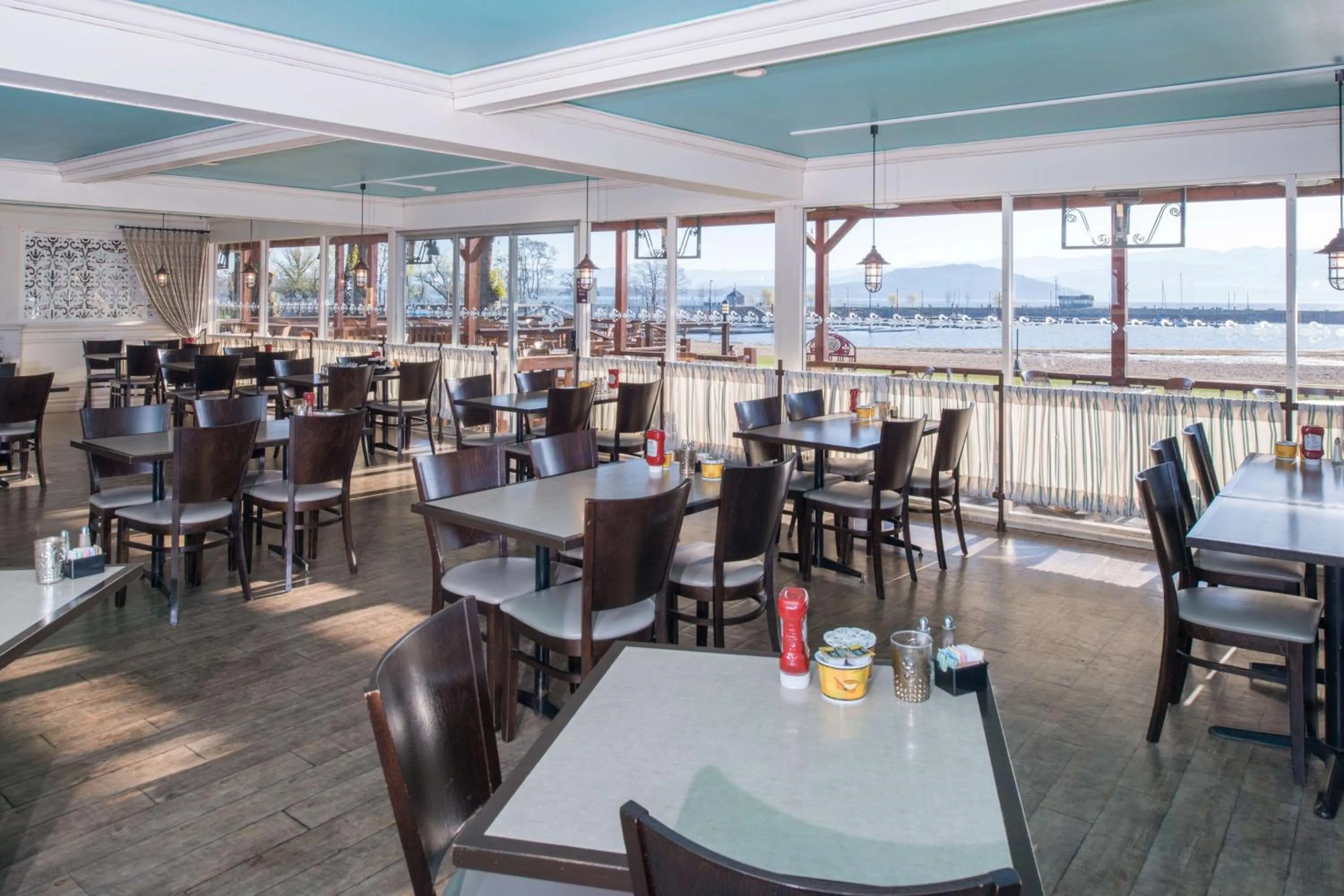 Restaurant/places to eat in Best Western Edgewater Resort