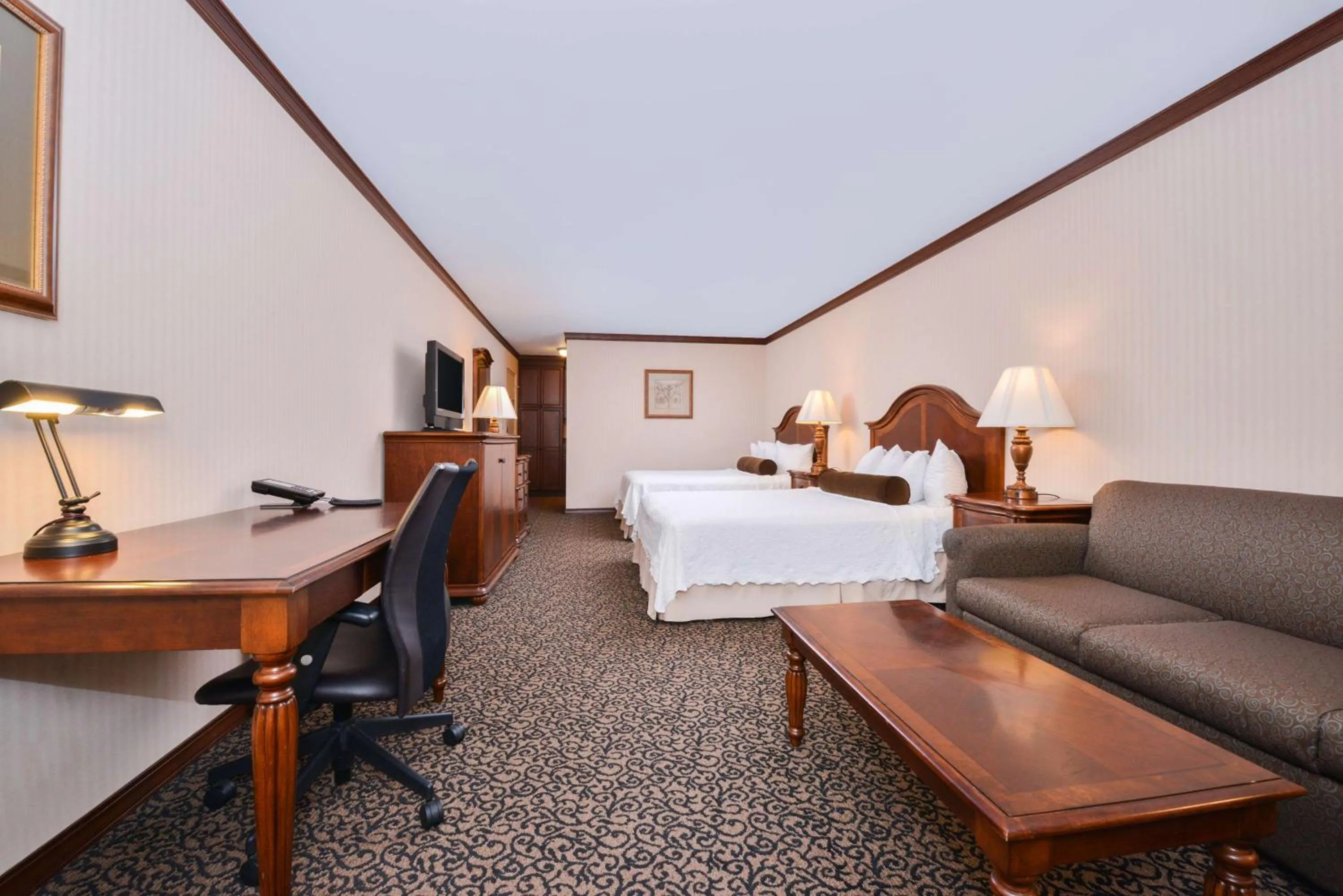 Photo of the whole room in Best Western Edgewater Resort