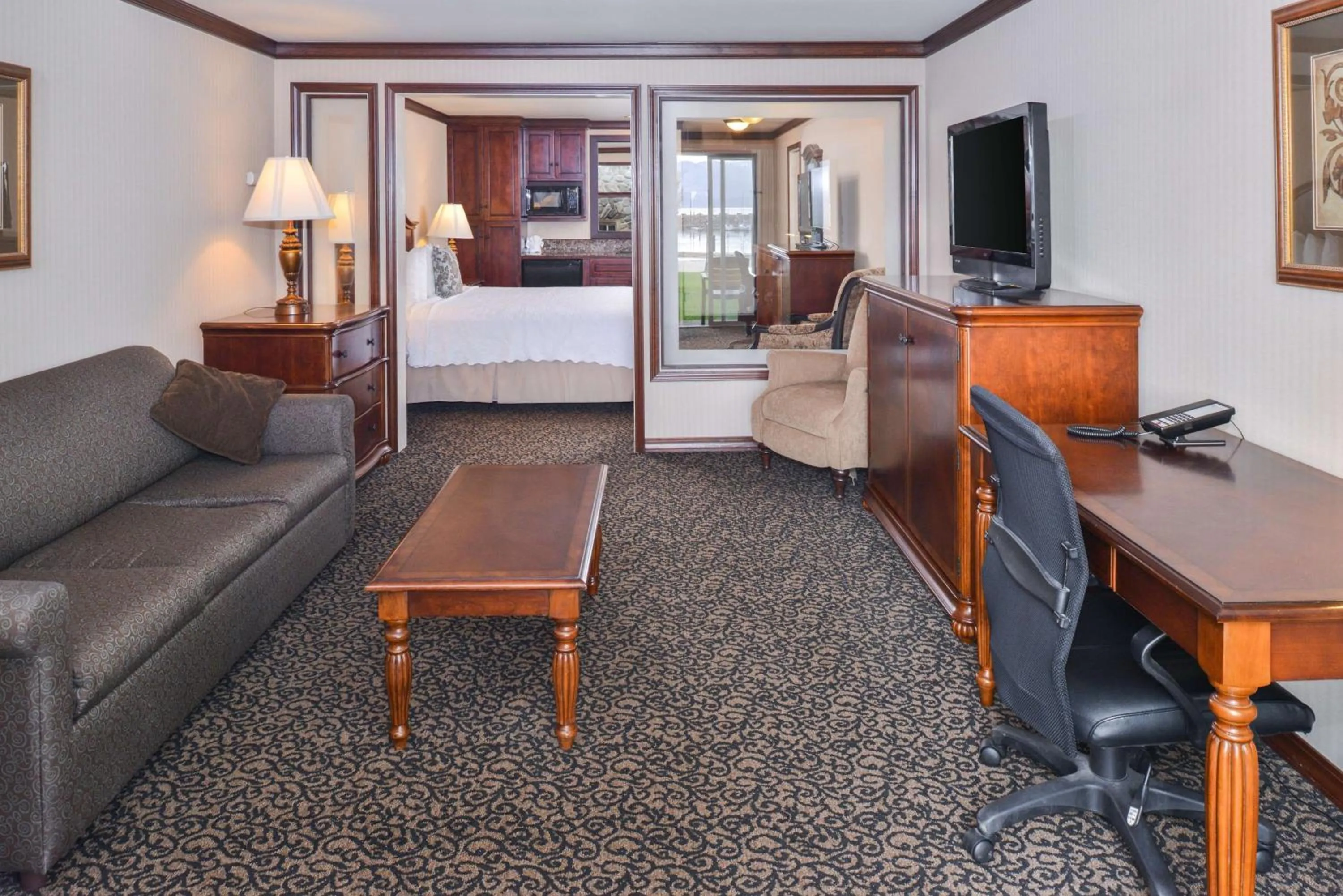 Photo of the whole room in Best Western Edgewater Resort