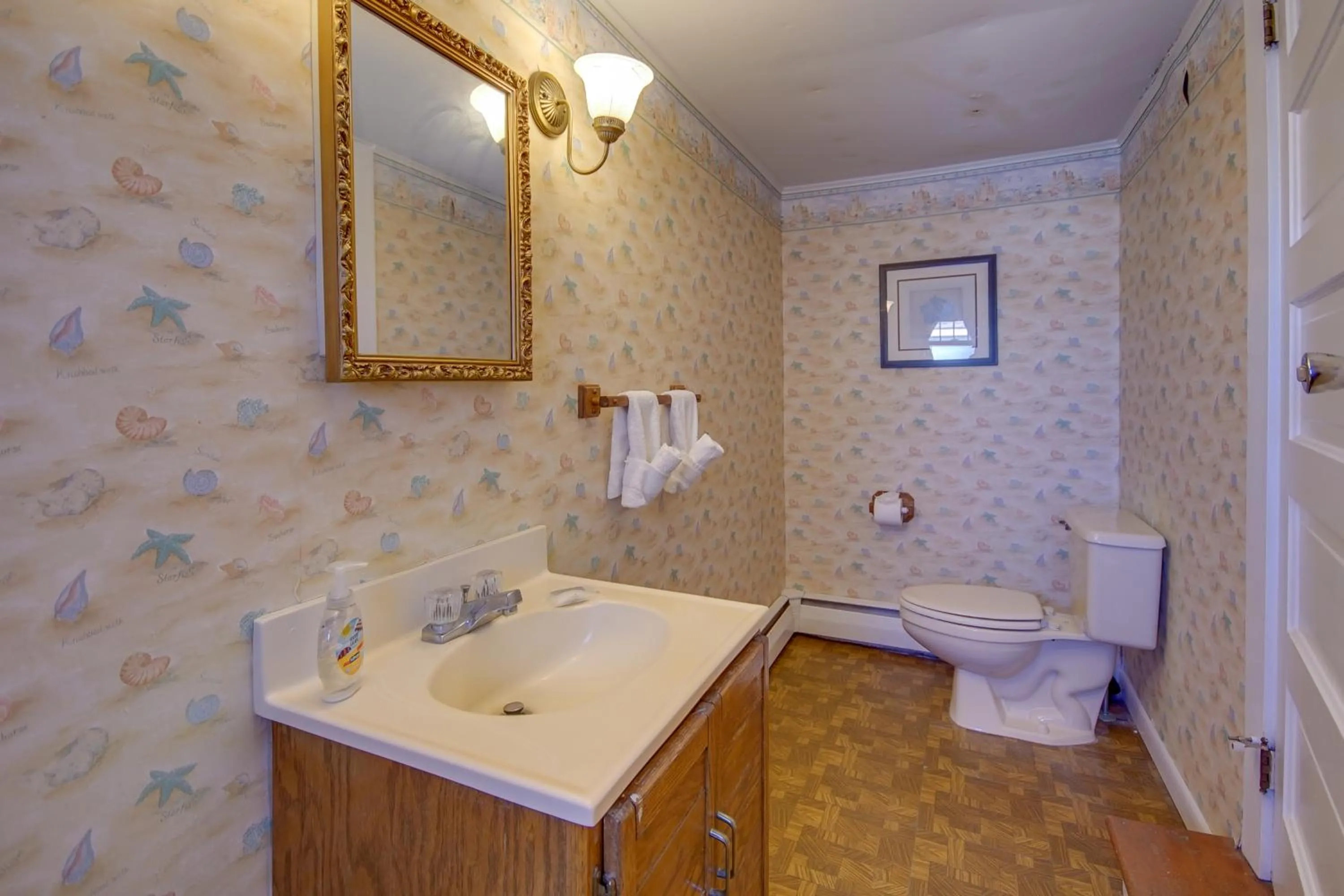 Bathroom in Majestic Hotel & Apartments