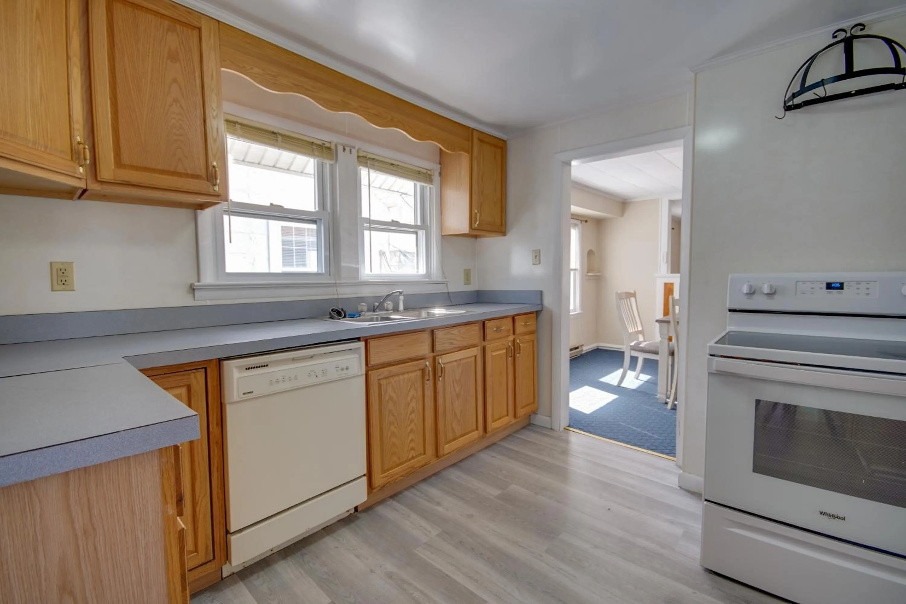 Kitchen or kitchenette in Majestic Hotel & Apartments