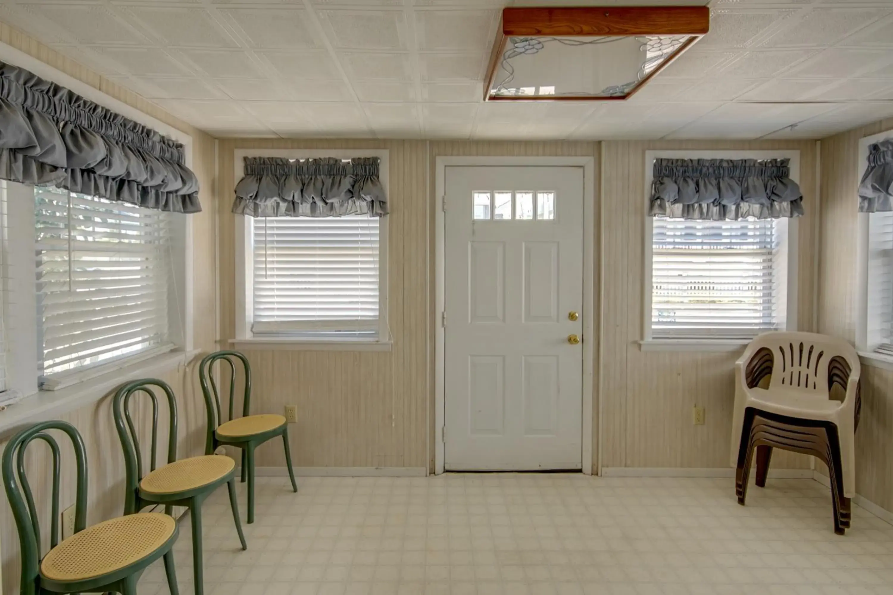 Three-Bedroom Apartment in Majestic Hotel & Apartments Three-Bedroom Apartment in Majestic Hotel & Apartments