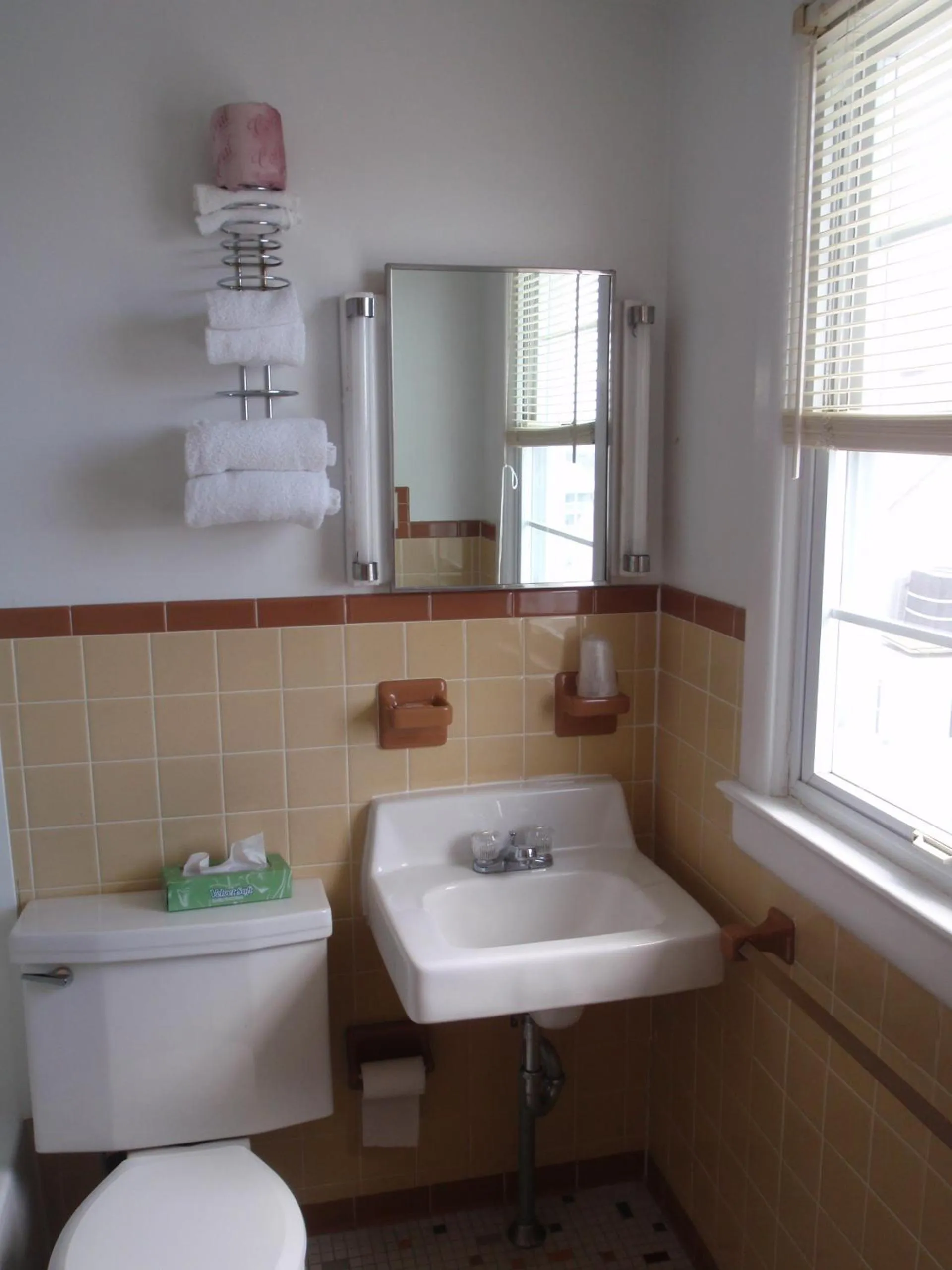Bathroom in Majestic Hotel & Apartments