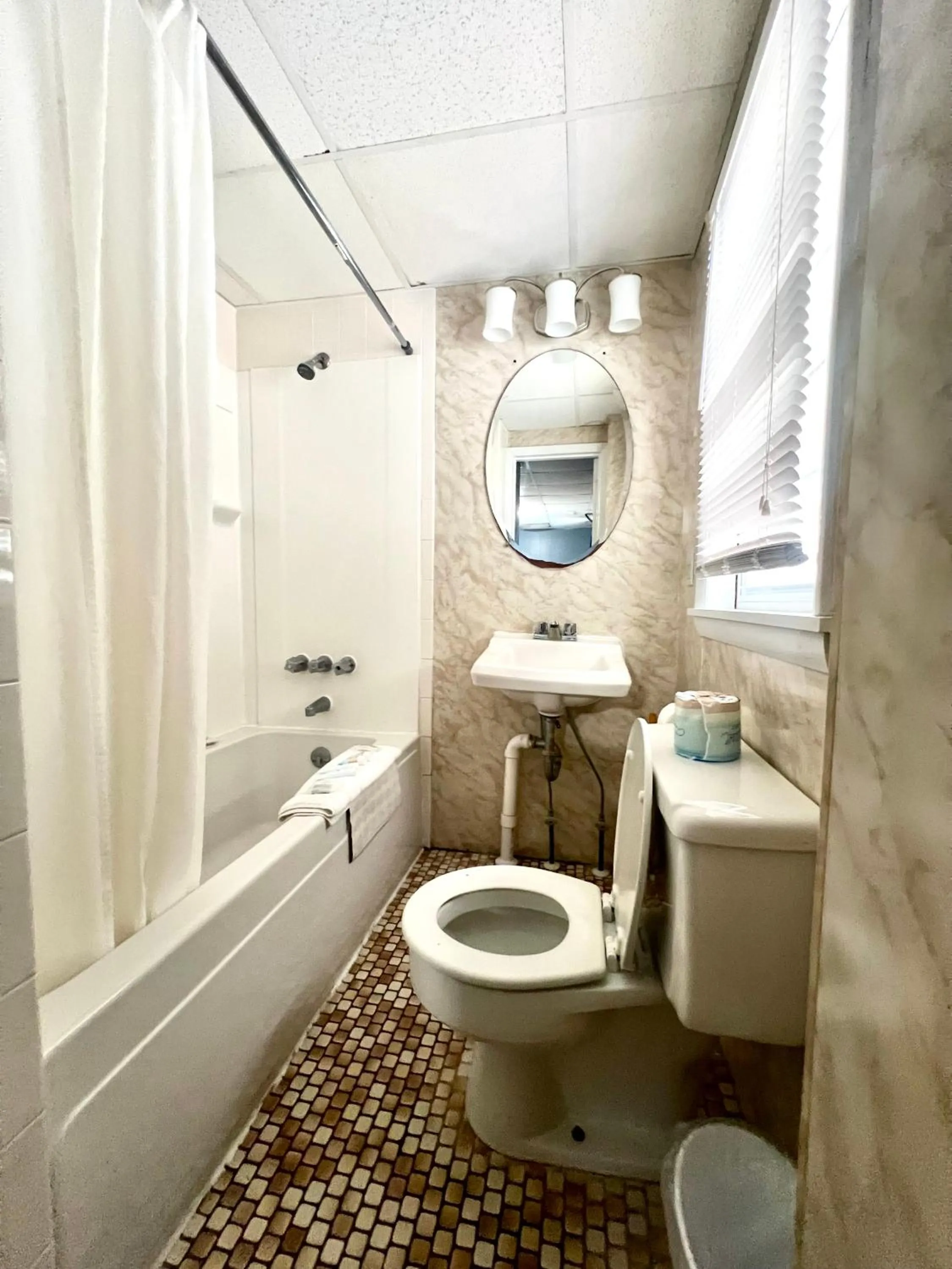 Bathroom in Majestic Hotel & Apartments