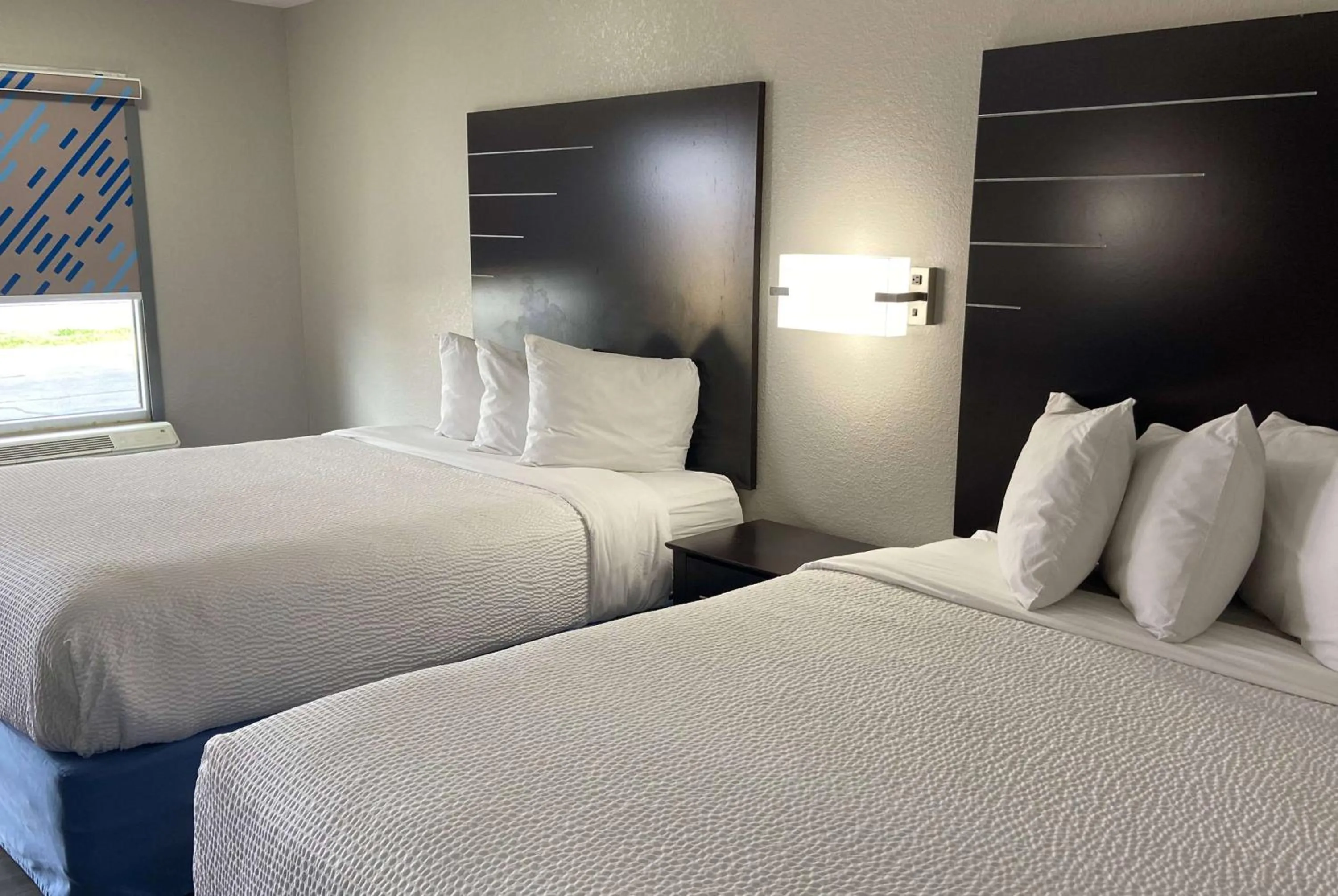 Photo of the whole room, Bed in Days Inn by Wyndham Moss Point Pascagoula