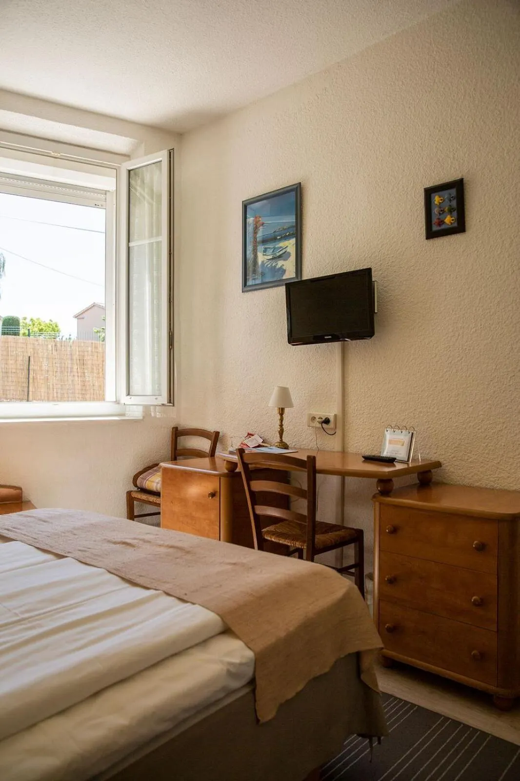 Bed in Hôtel Du Soleil