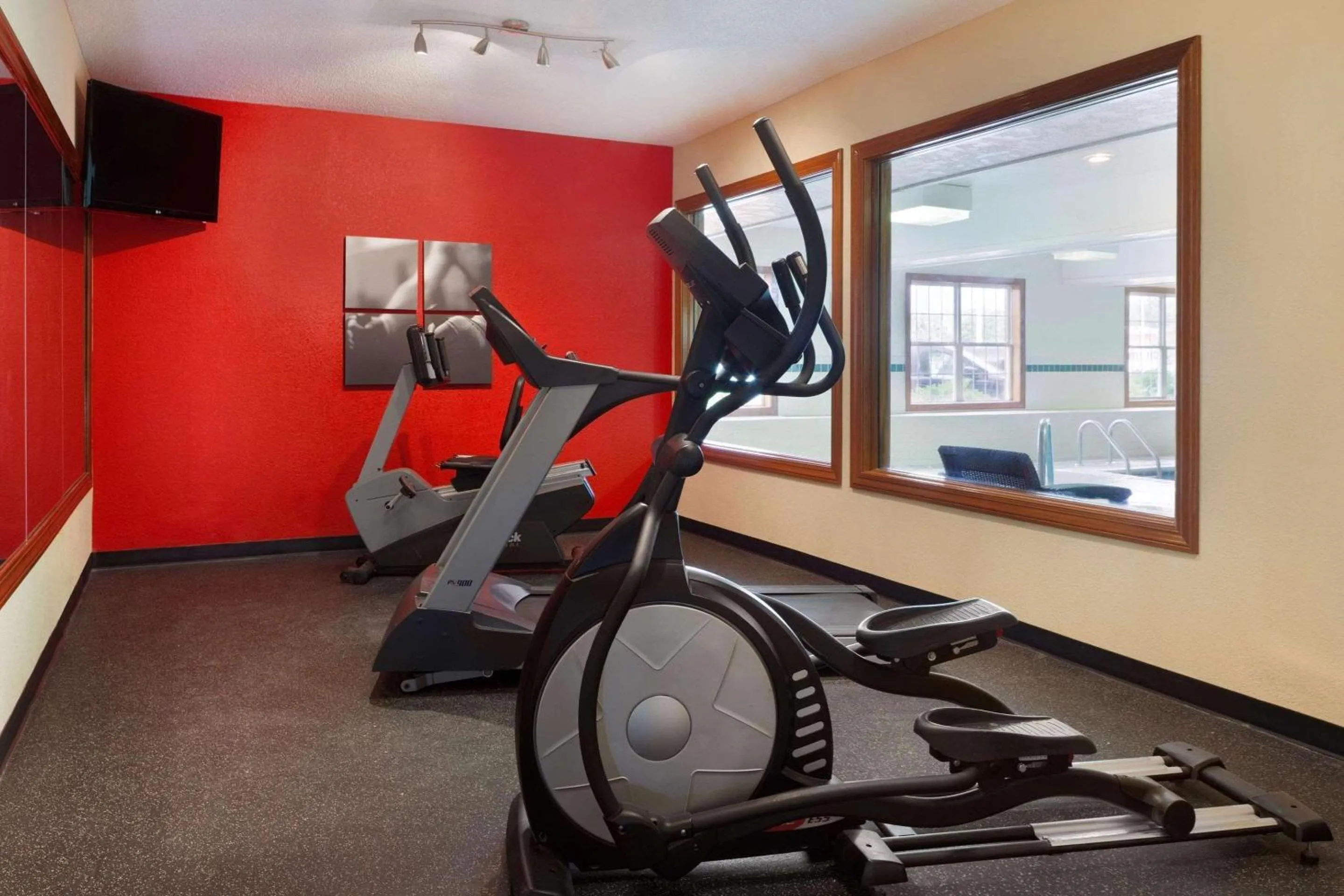 Fitness centre/facilities in Country Inn & Suites by Radisson, Macedonia, OH