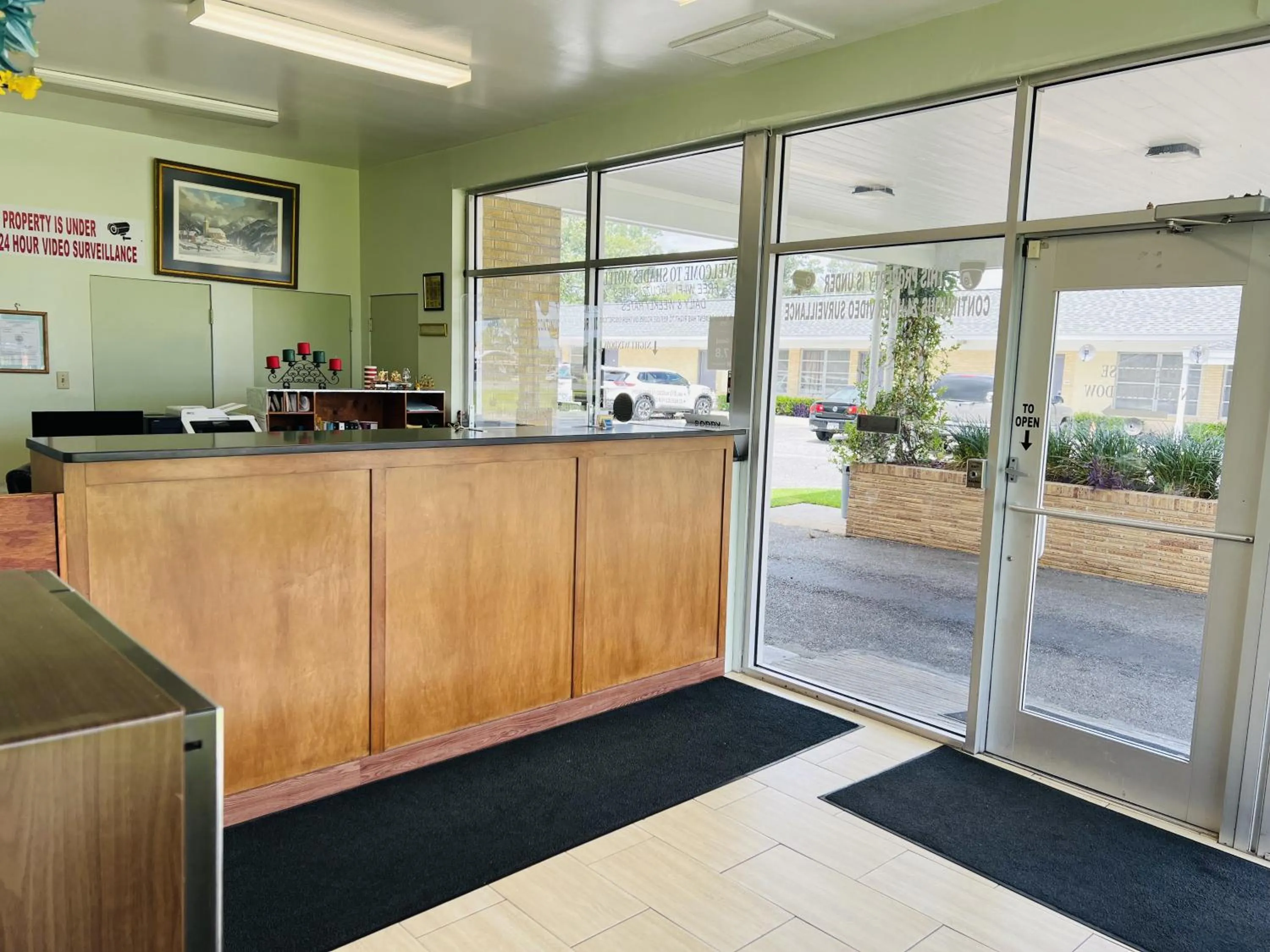 Lobby or reception in The Shades Motel