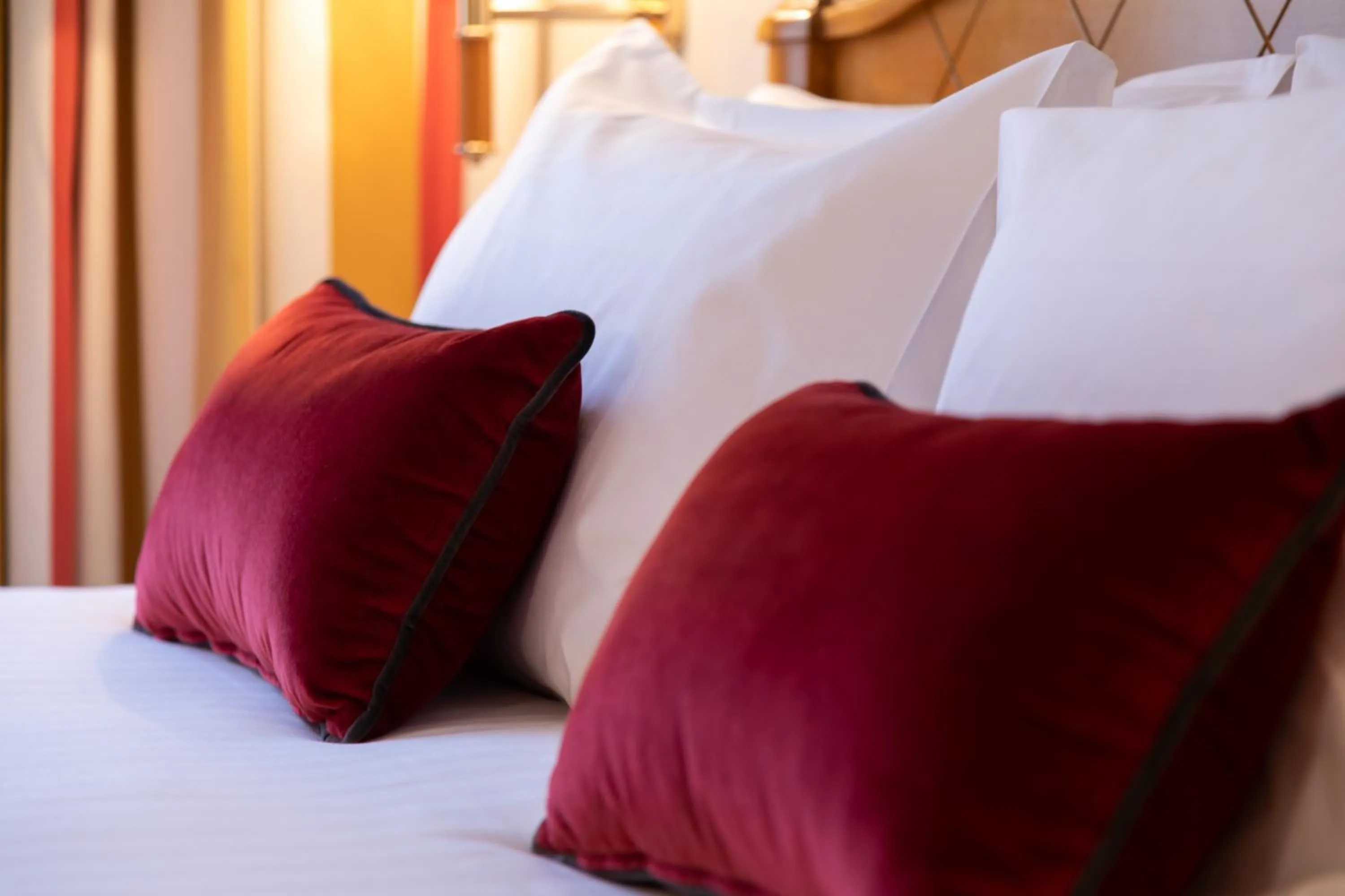 Bedroom, Bed in Hotel Etats Unis Opera