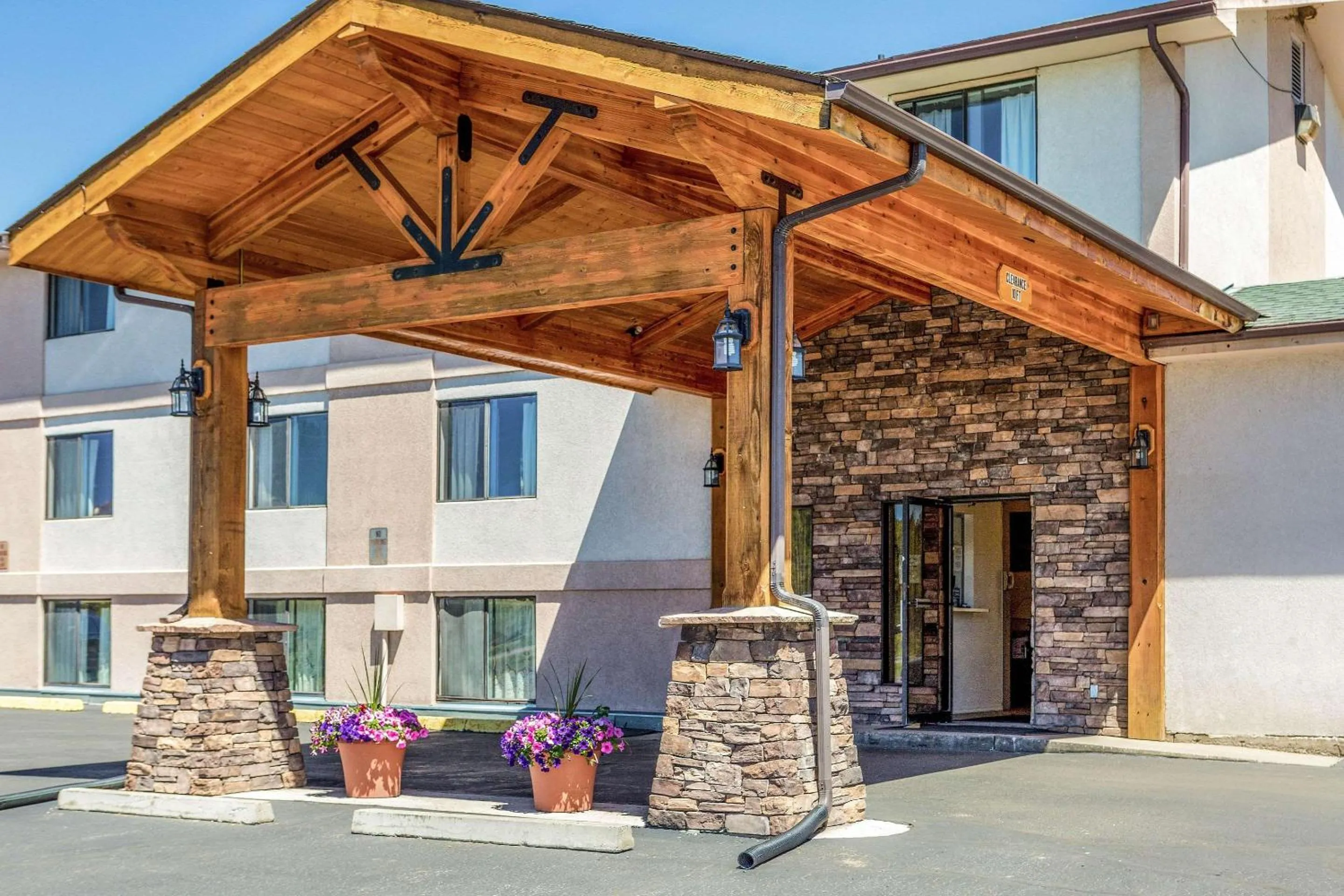 Property building in Rodeway Inn