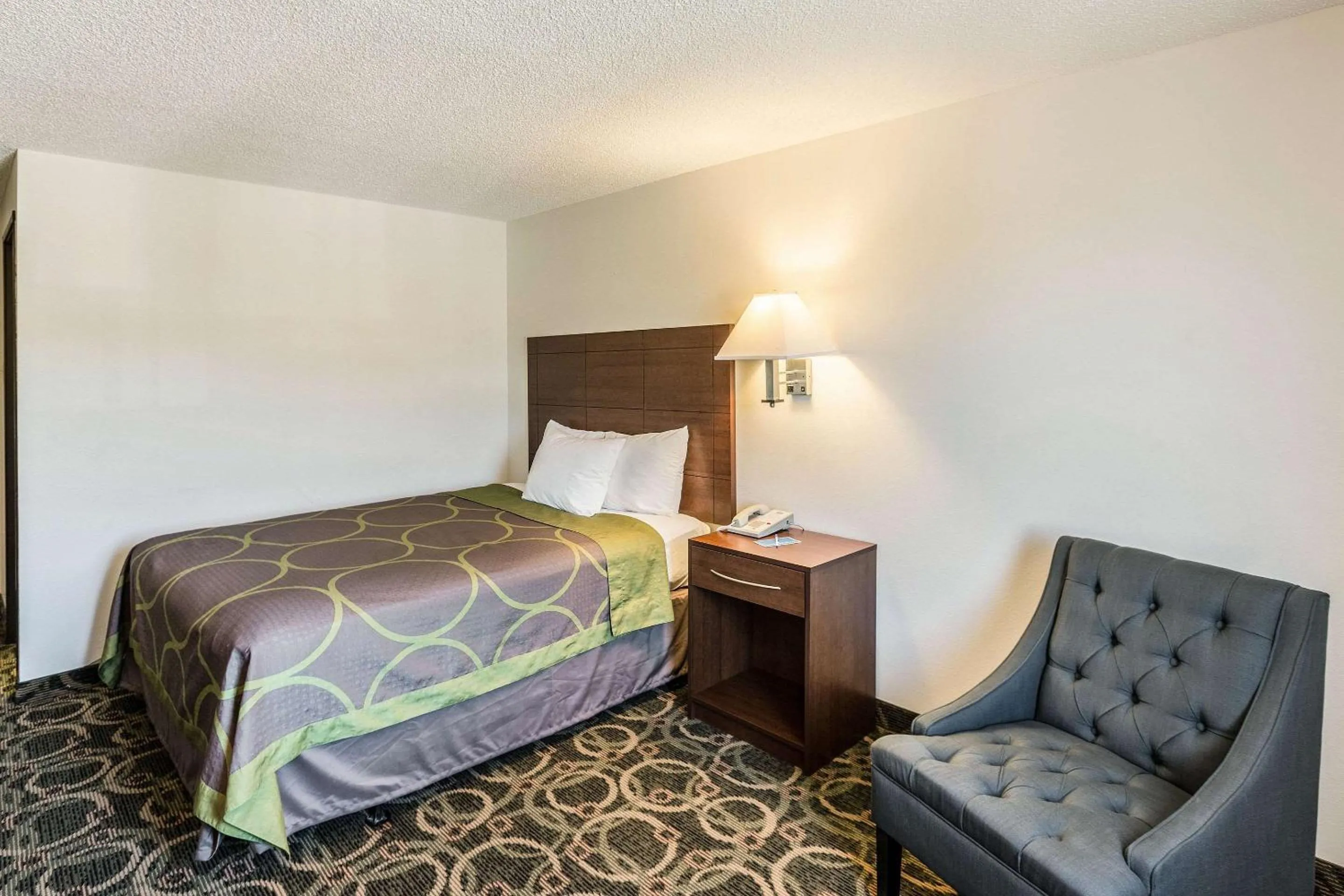 Photo of the whole room, Bed in Rodeway Inn