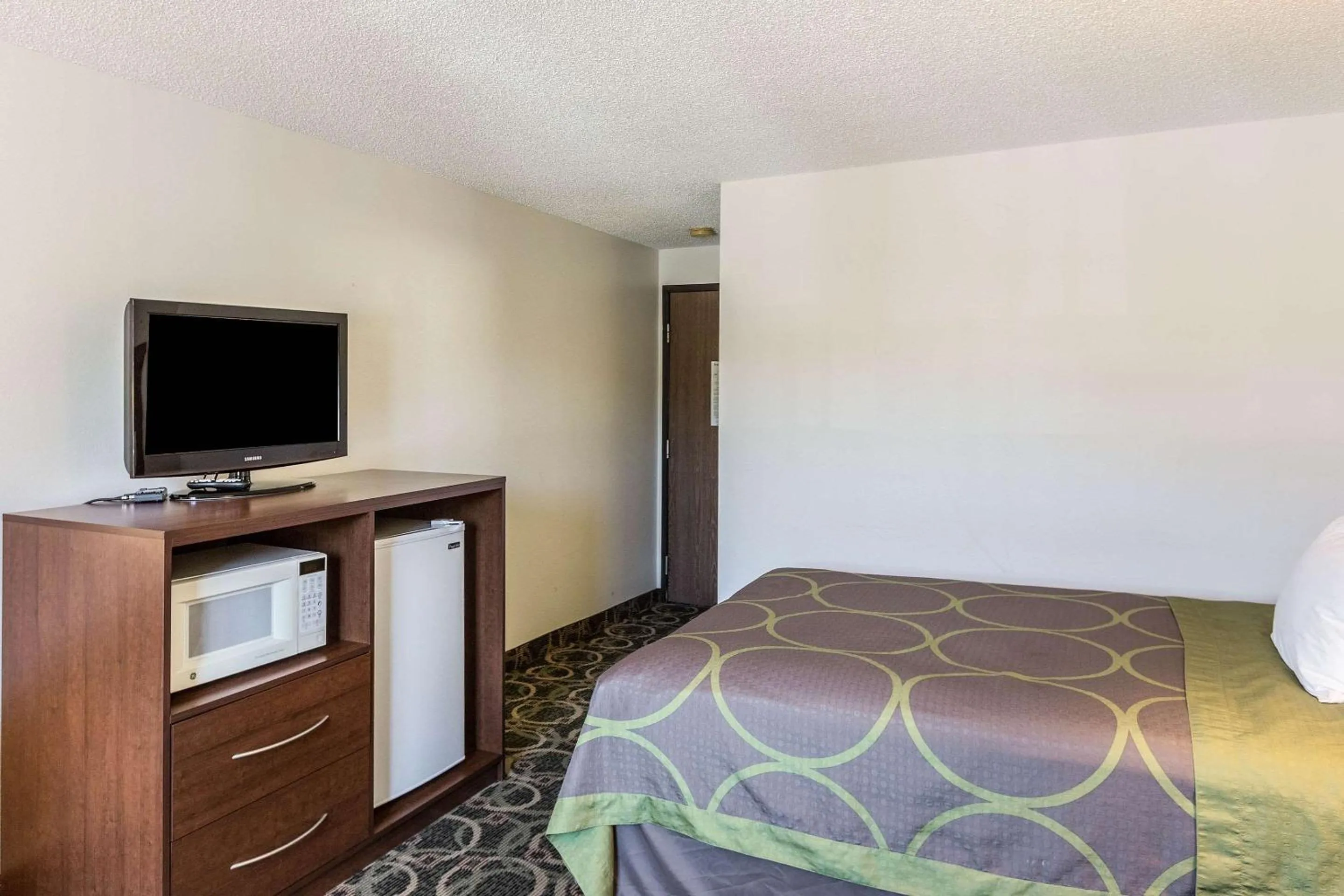 Photo of the whole room, Bed in Rodeway Inn