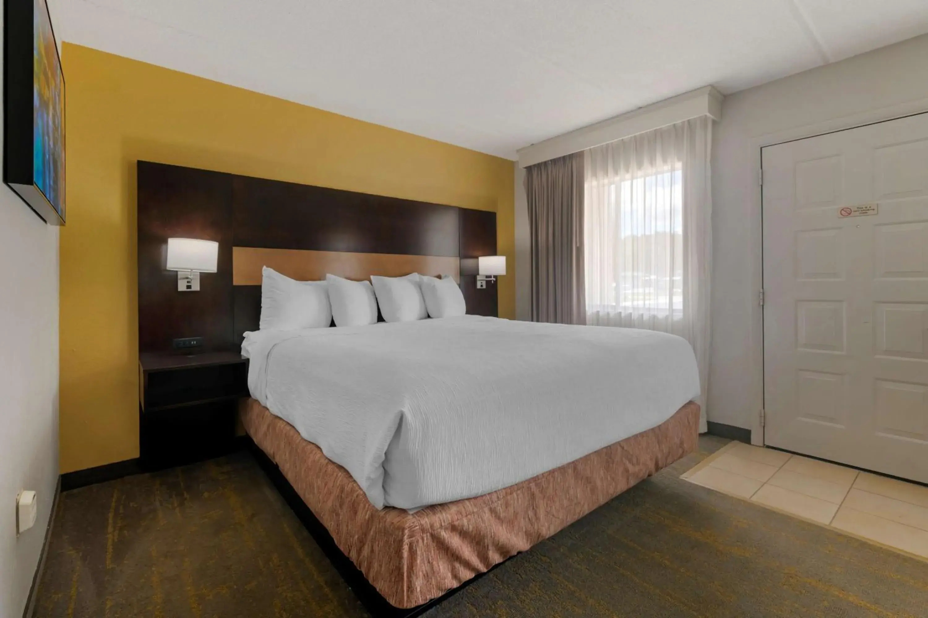 Large King Room - Non-Smoking in Best Western Inn Of Palatka Large King Room - Non-Smoking in Best Western Inn Of Palatka