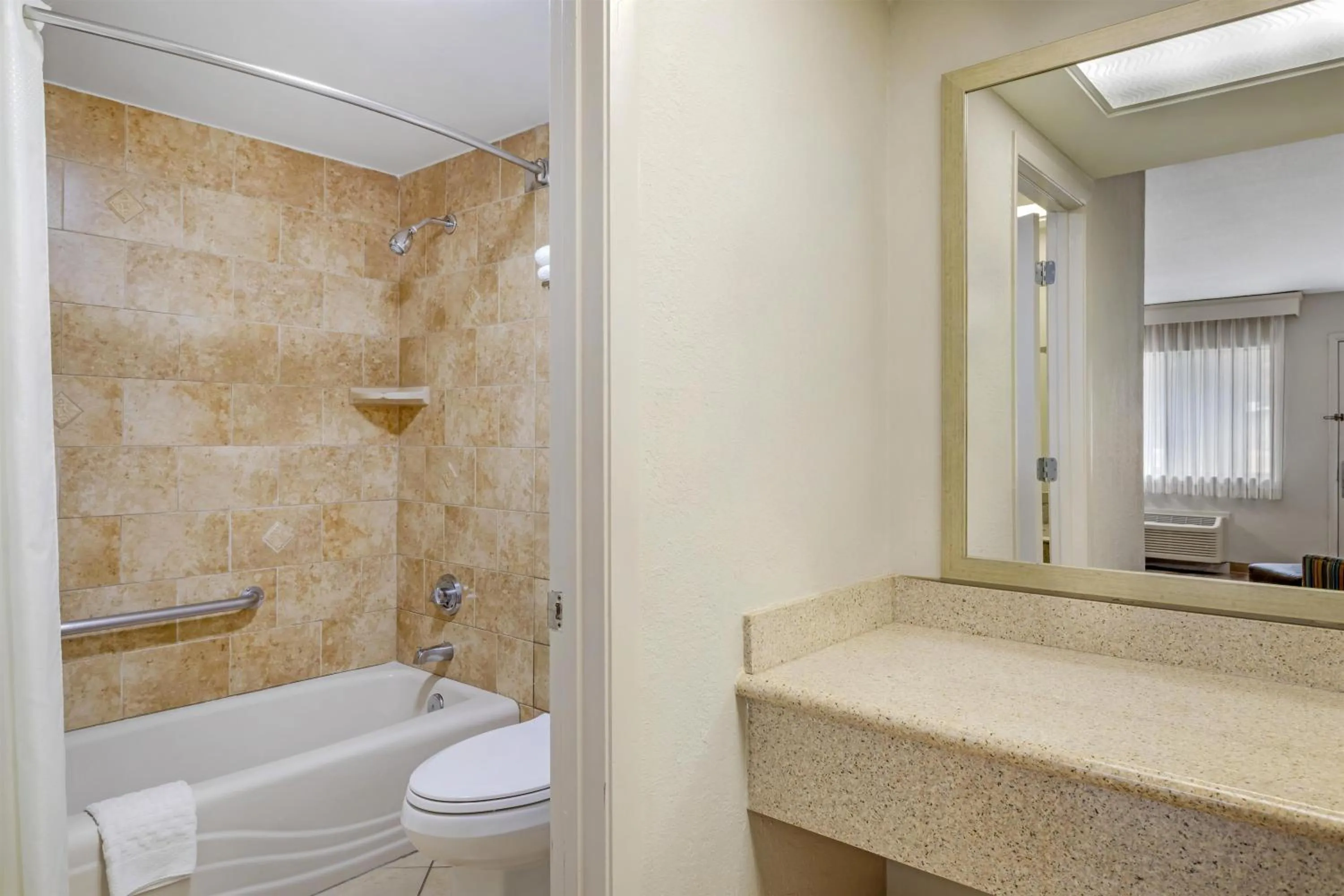 Bathroom in Best Western Inn Of Palatka