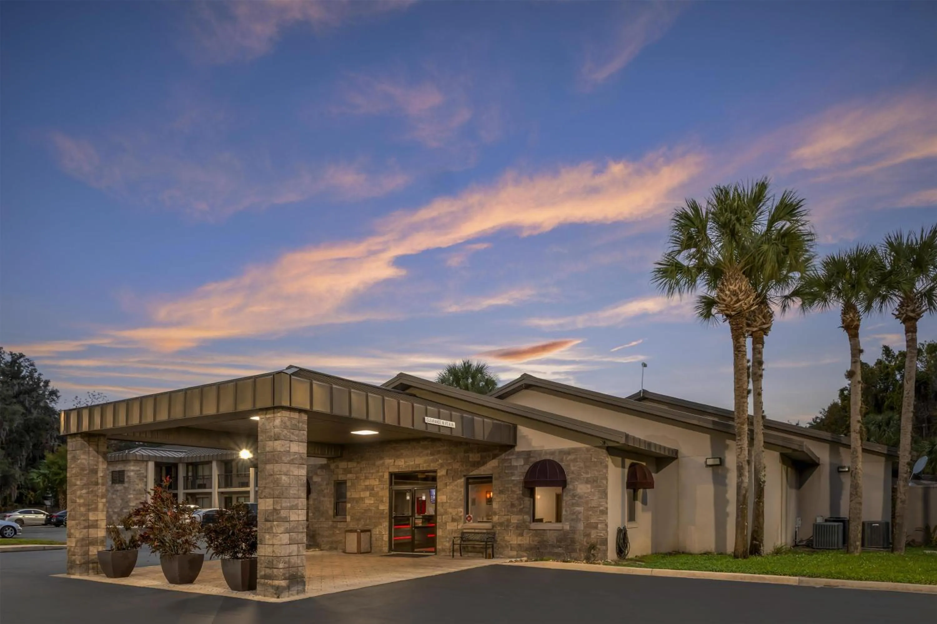 Property building in Best Western Inn Of Palatka
