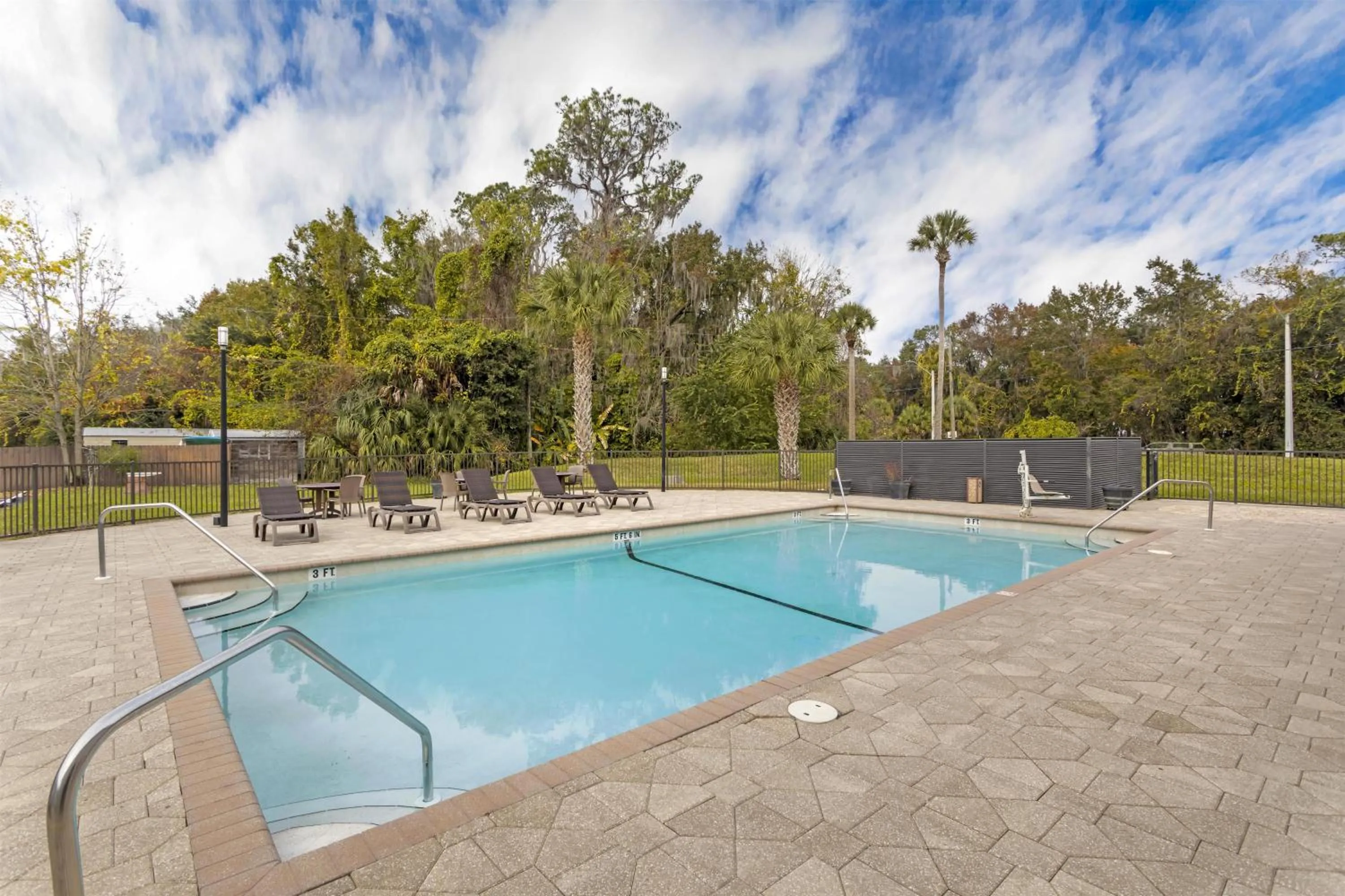 Pool view in Best Western Inn Of Palatka