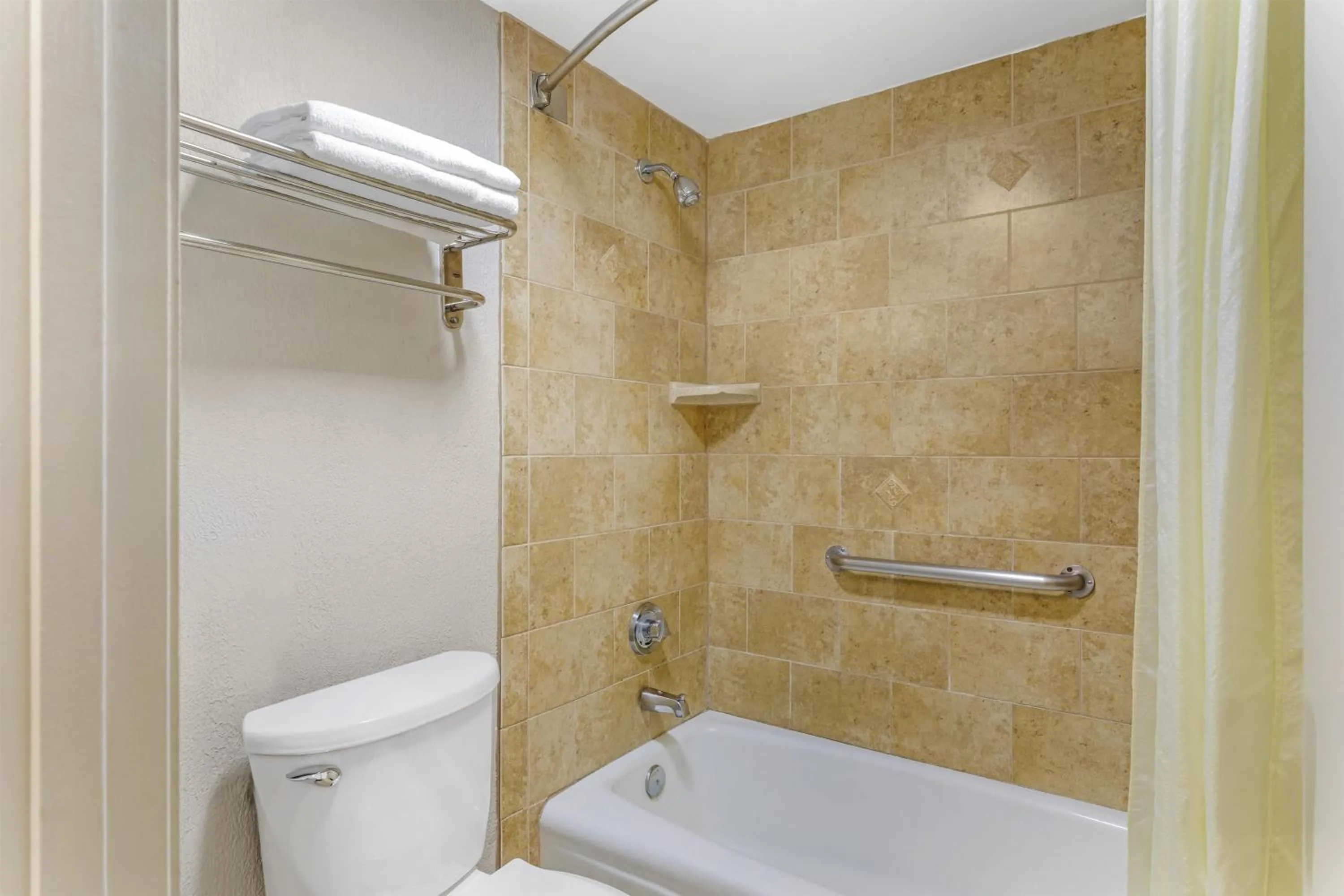 Bathroom in Best Western Inn Of Palatka