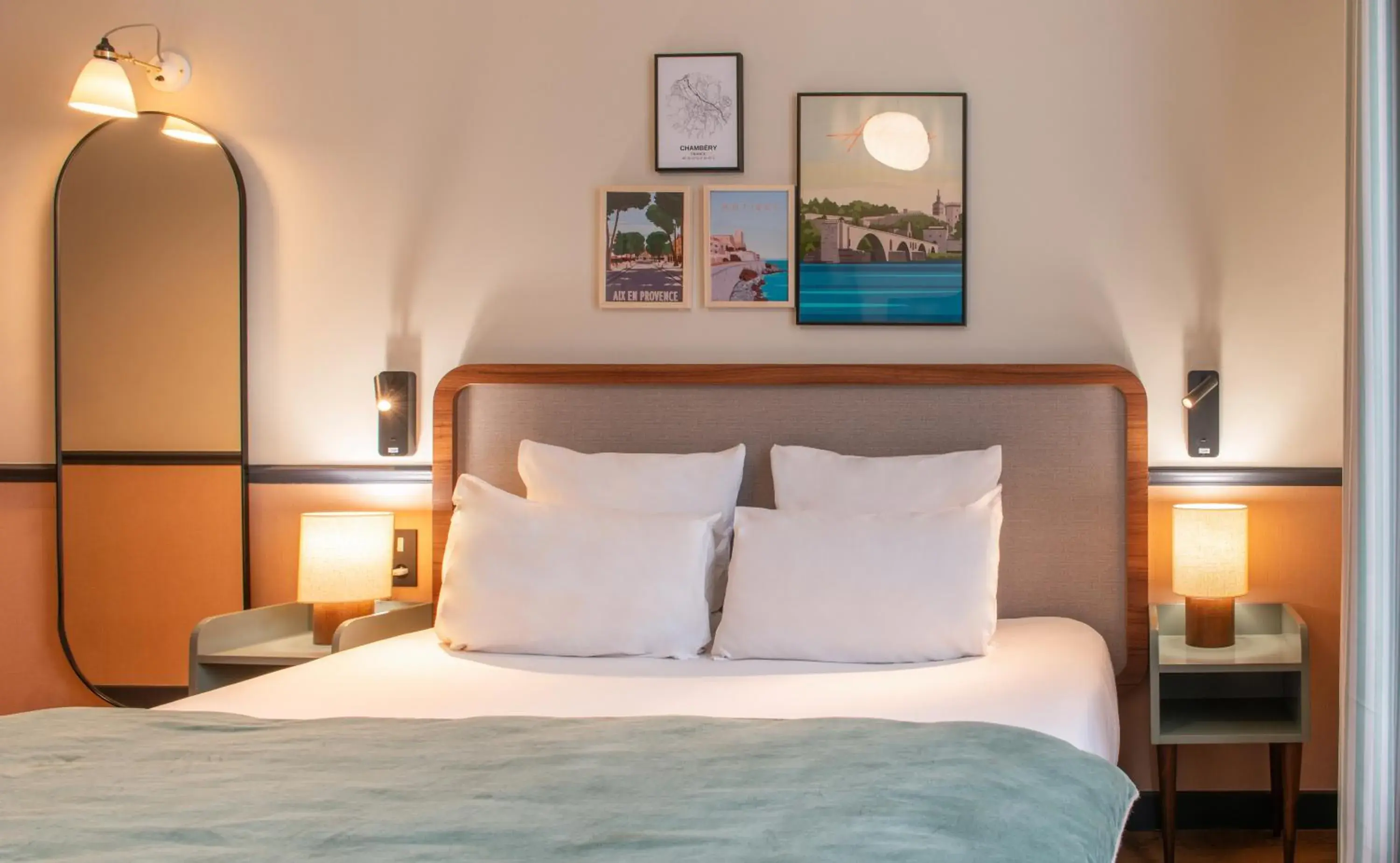 Superior Twin Room in Hotel Terminus Lyon Superior Twin Room in Hotel Terminus Lyon