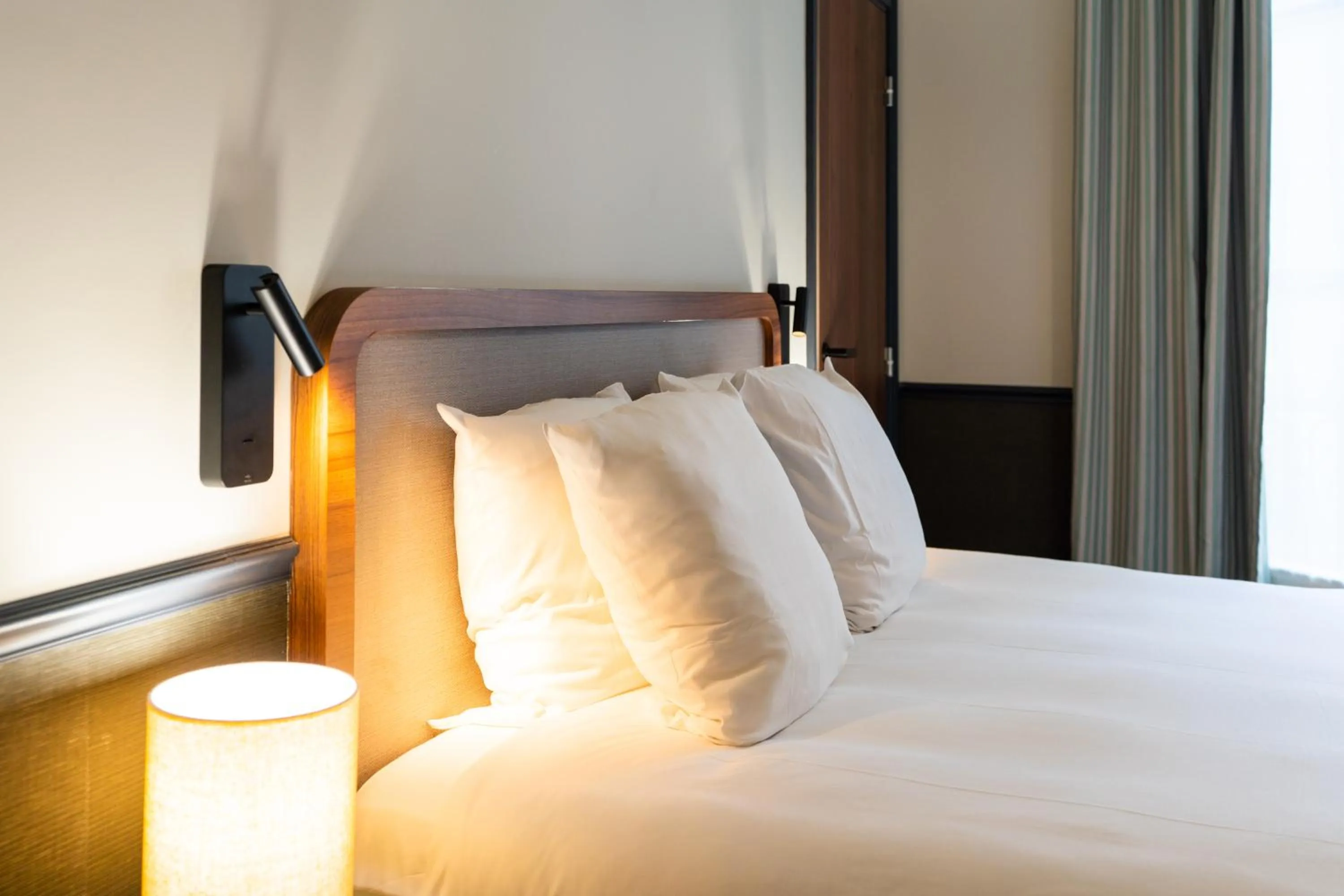 Bedroom, Bed in Hotel Terminus Lyon