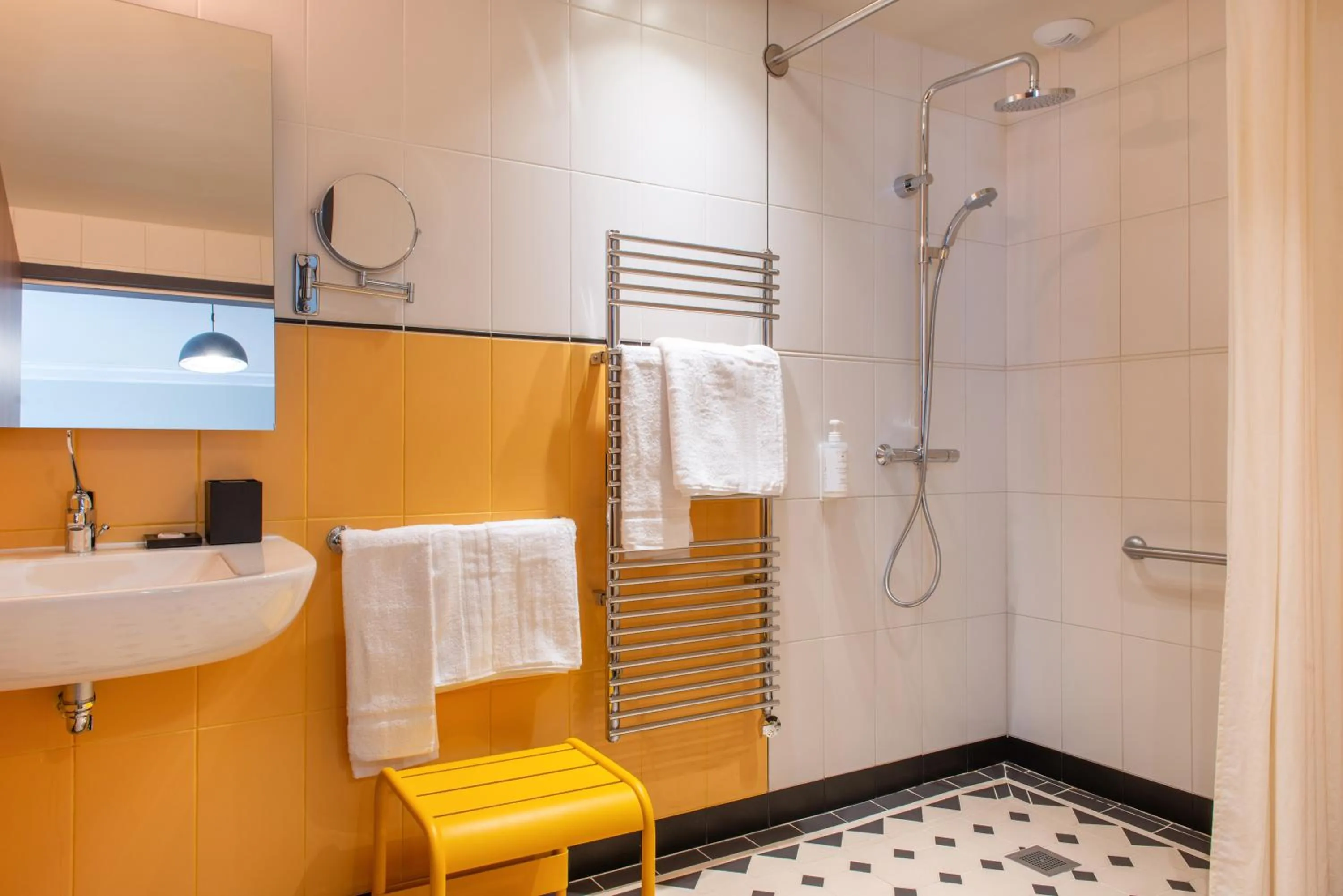 Bathroom in Hotel Terminus Lyon