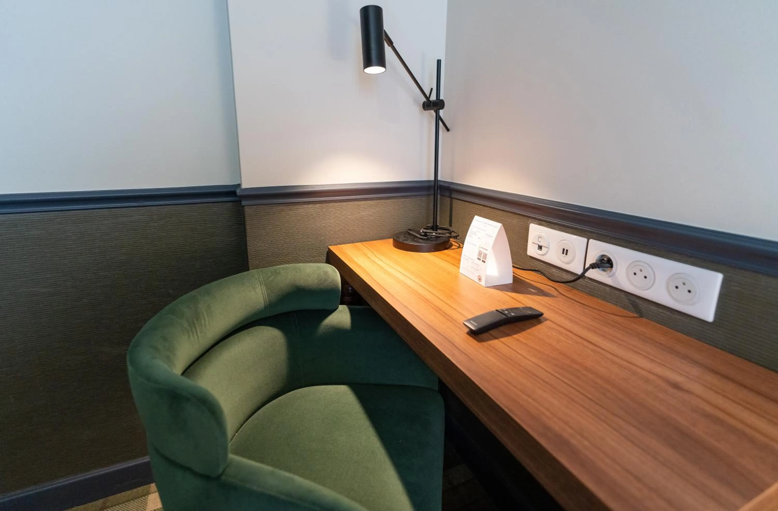 Bedroom in Hotel Terminus Lyon