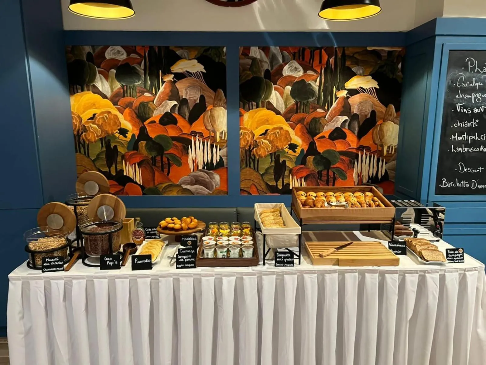 Buffet breakfast in Hotel Terminus Lyon