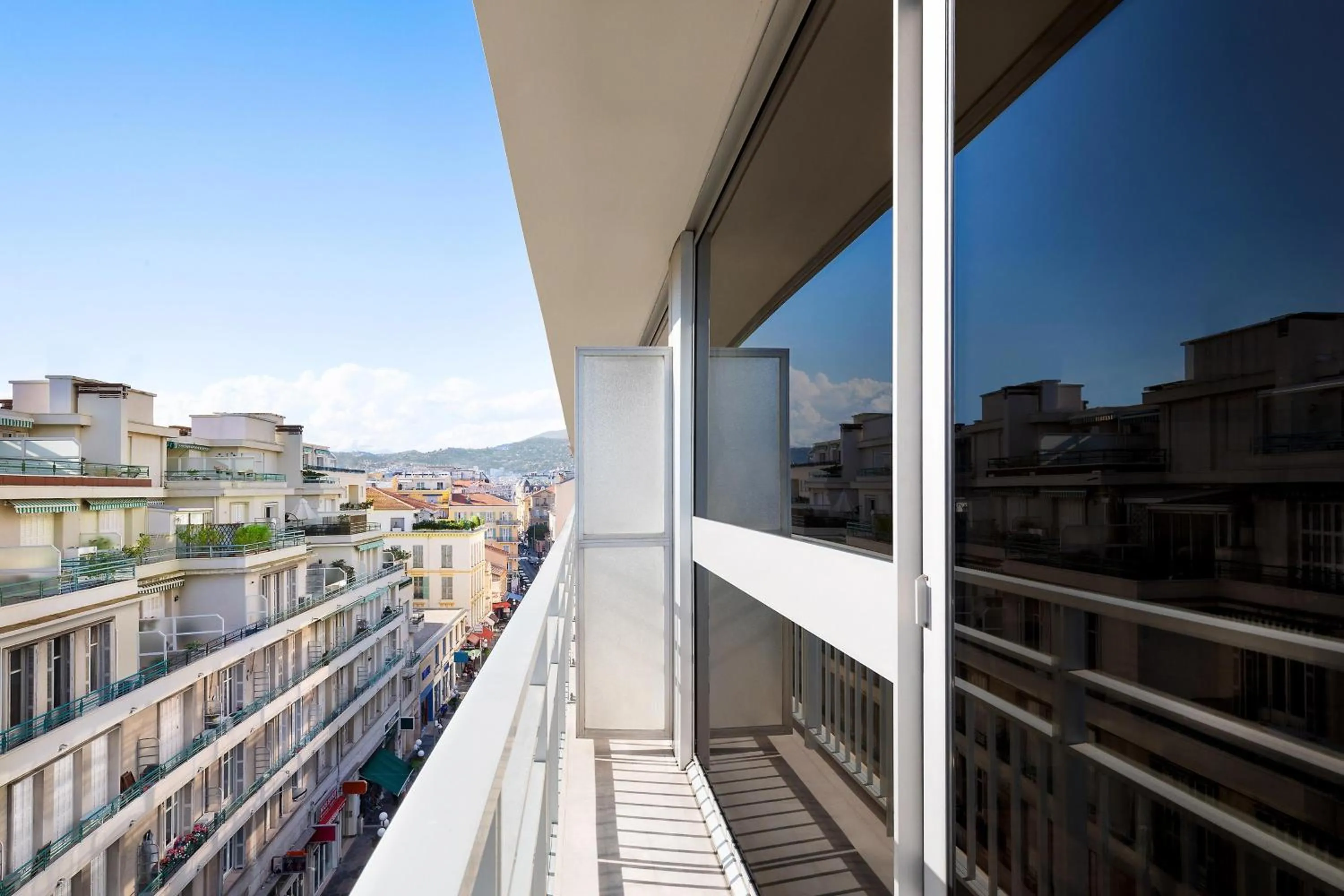 Photo of the whole room in Le Meridien Nice