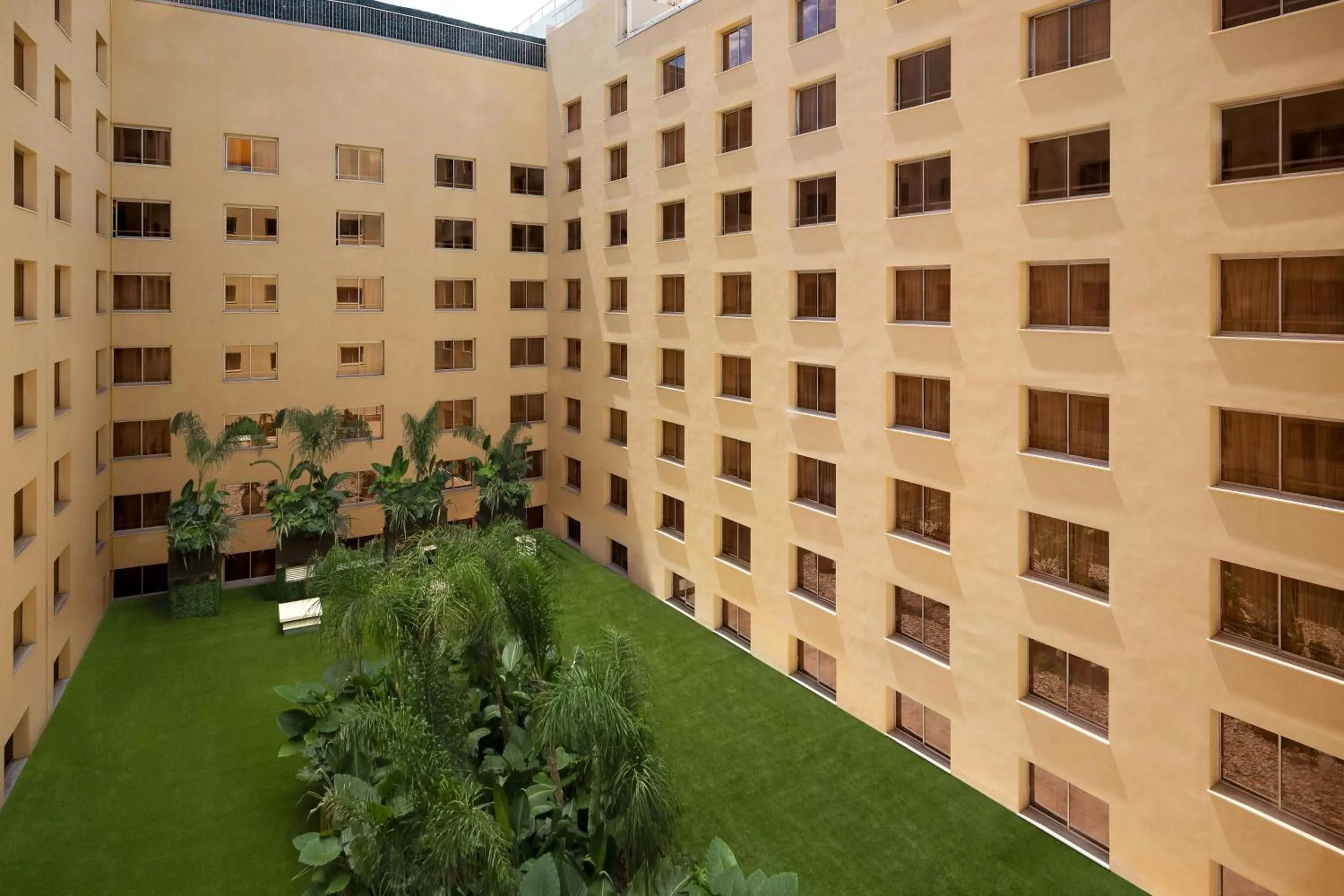 Photo of the whole room in Le Meridien Nice