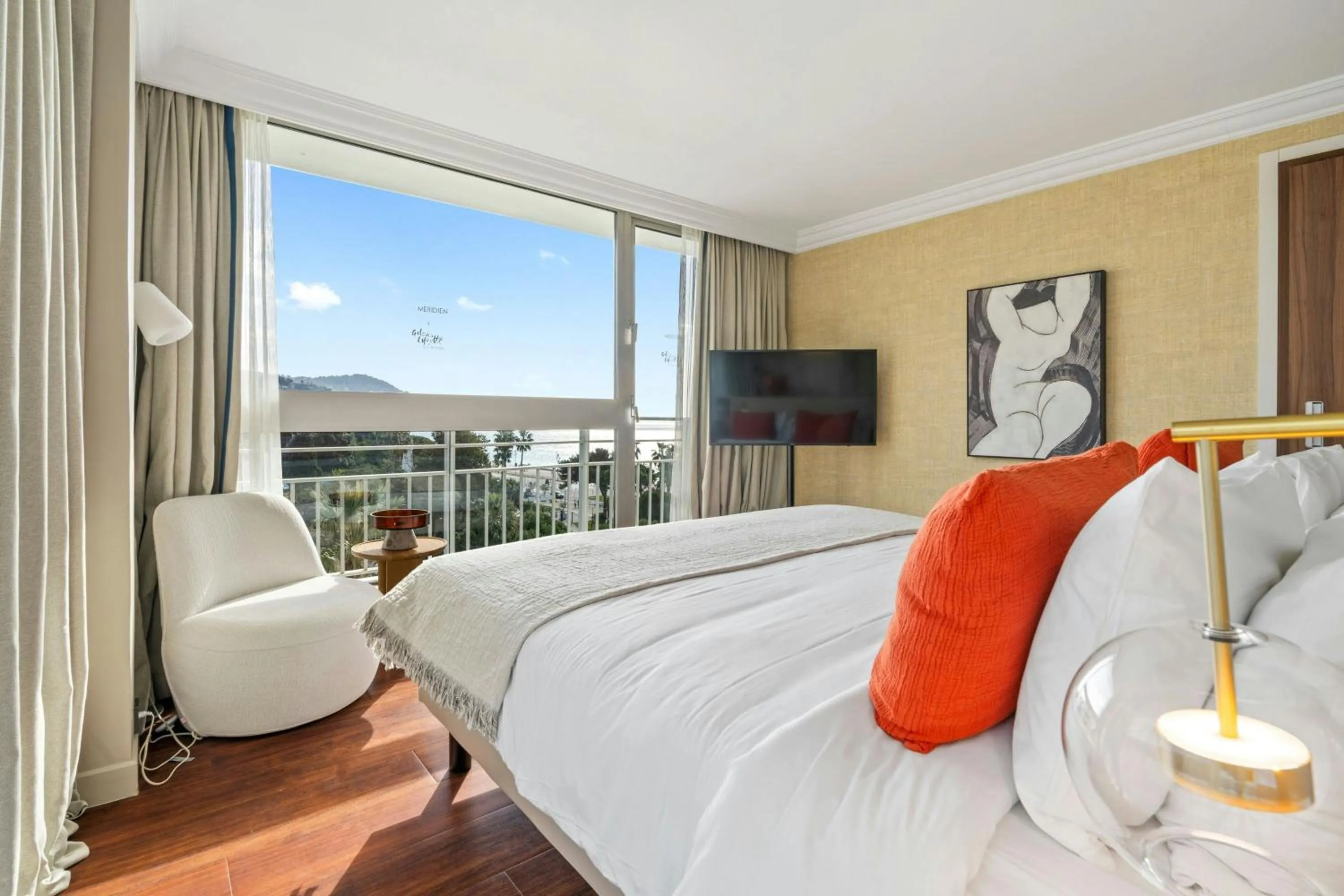 Bedroom in Le Meridien Nice