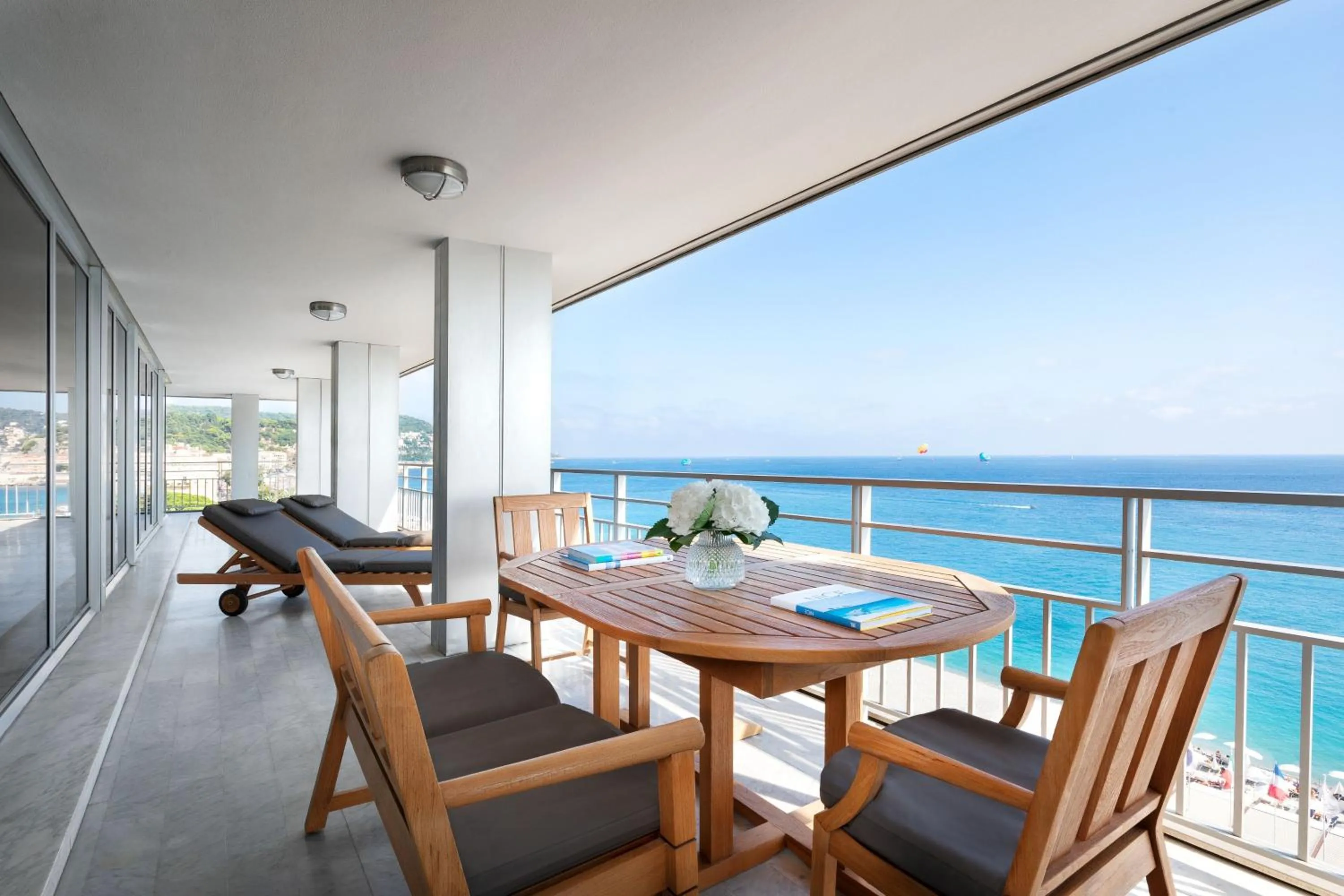 Photo of the whole room in Le Meridien Nice