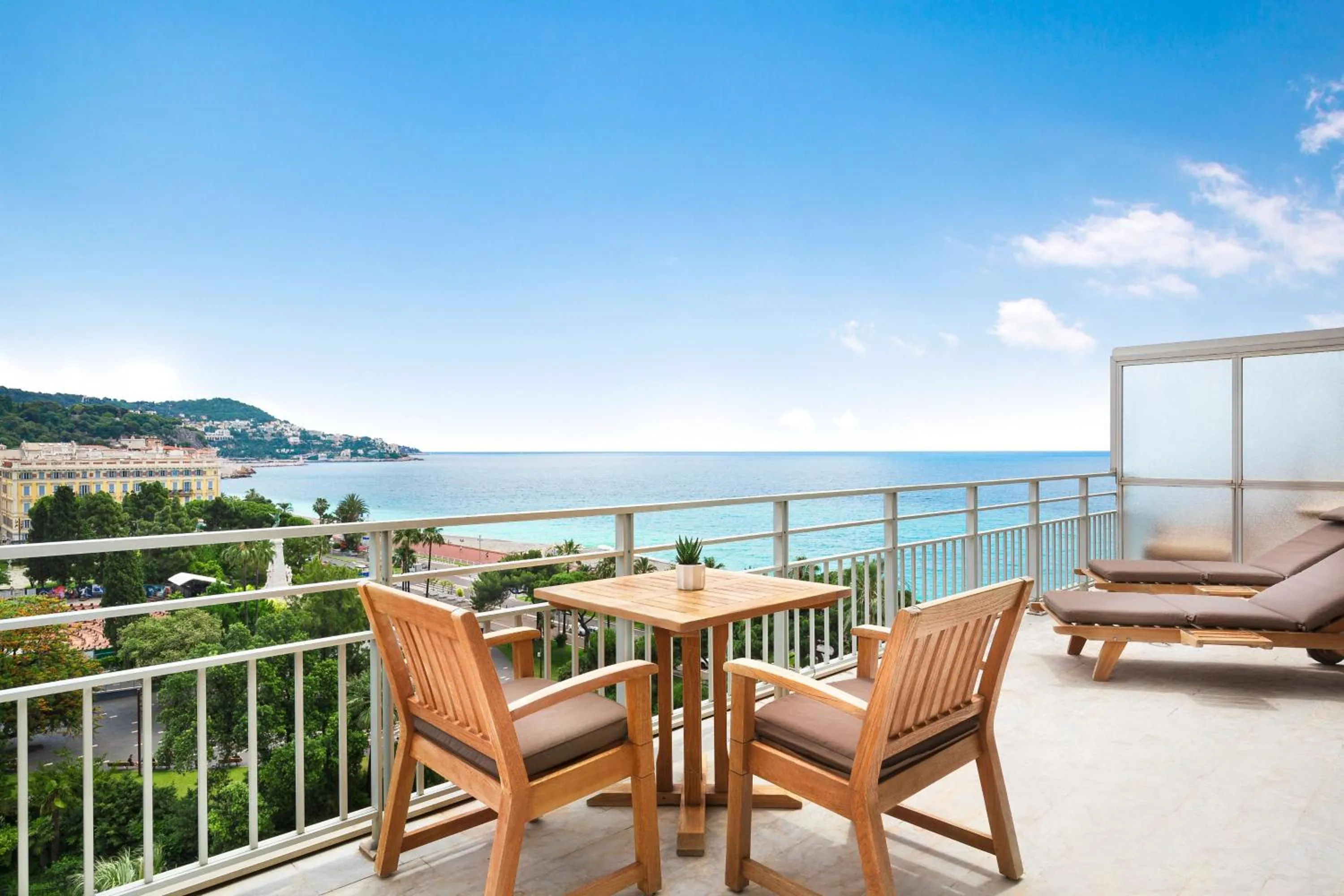 Photo of the whole room in Le Meridien Nice