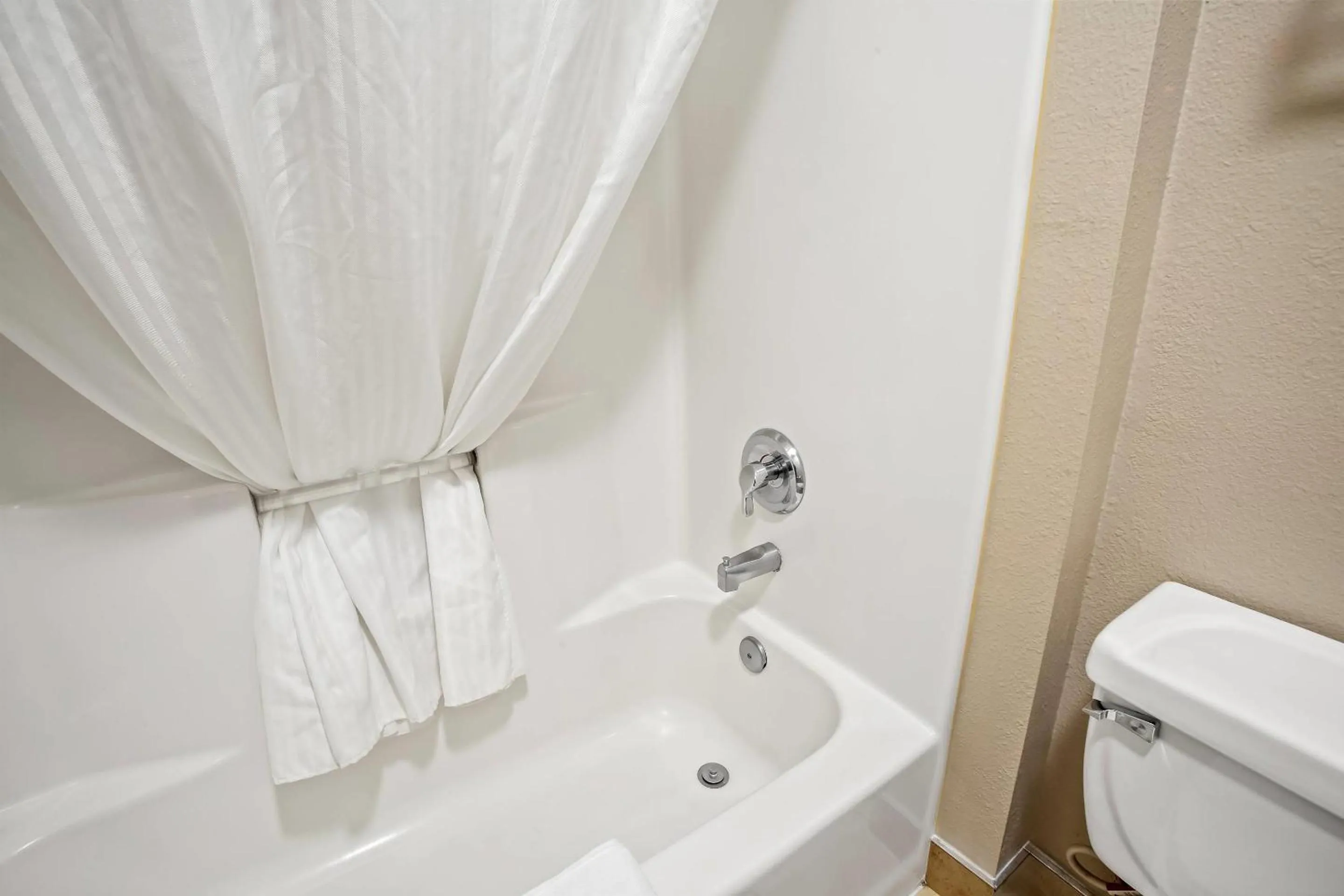 Bedroom in Quality Inn Port Orchard