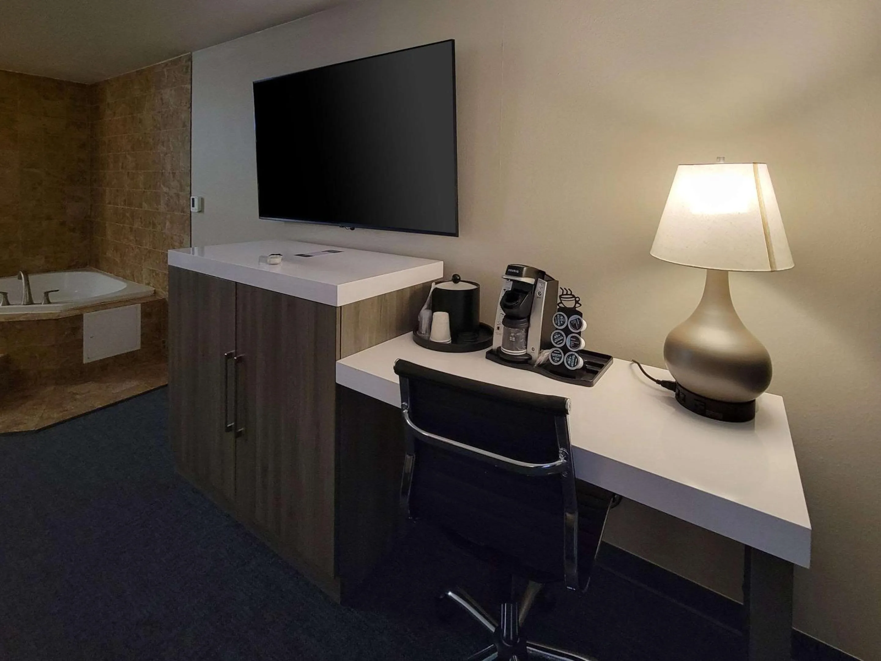 Bedroom in Quality Inn Port Orchard