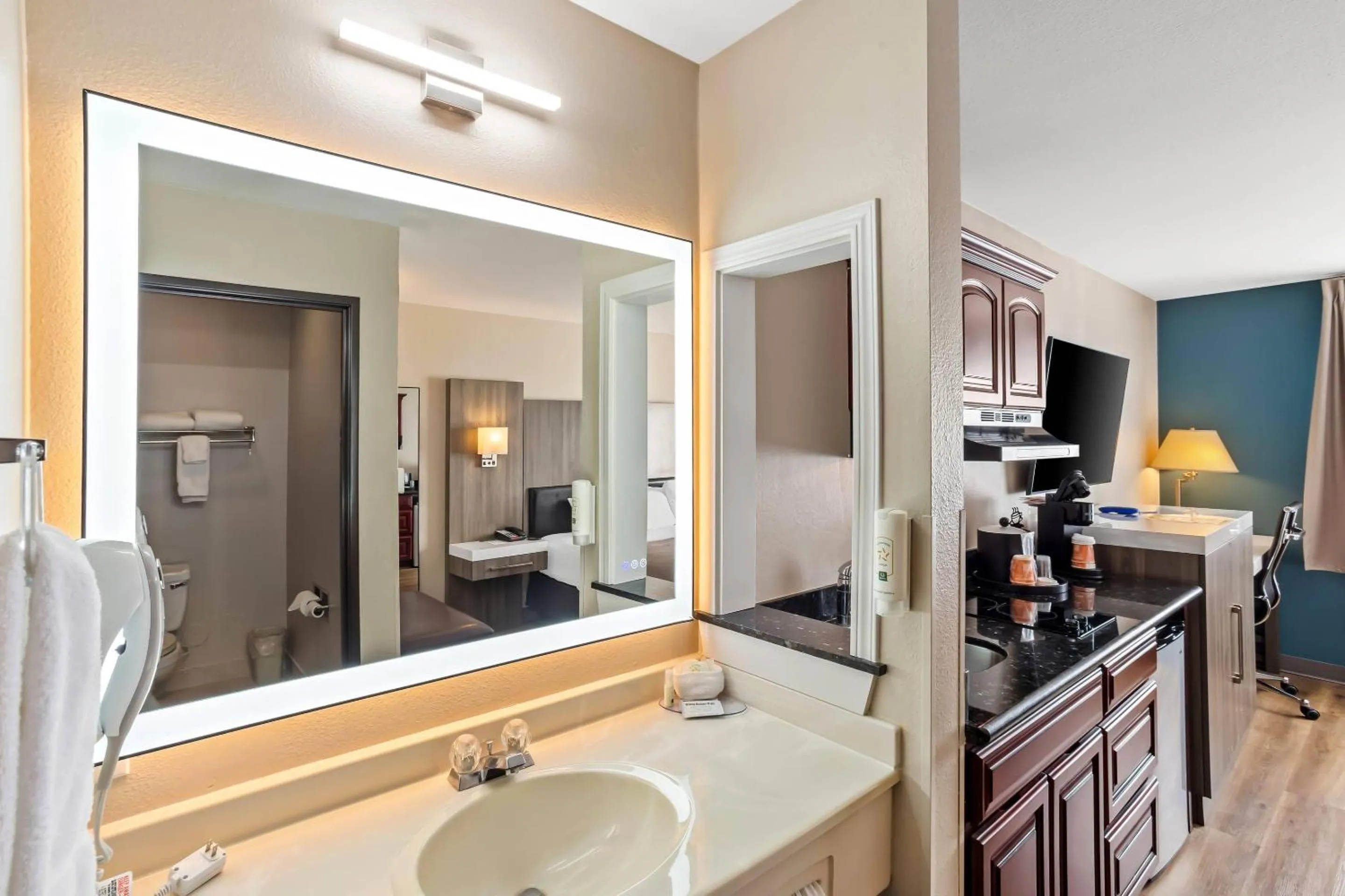 Bedroom in Quality Inn Port Orchard