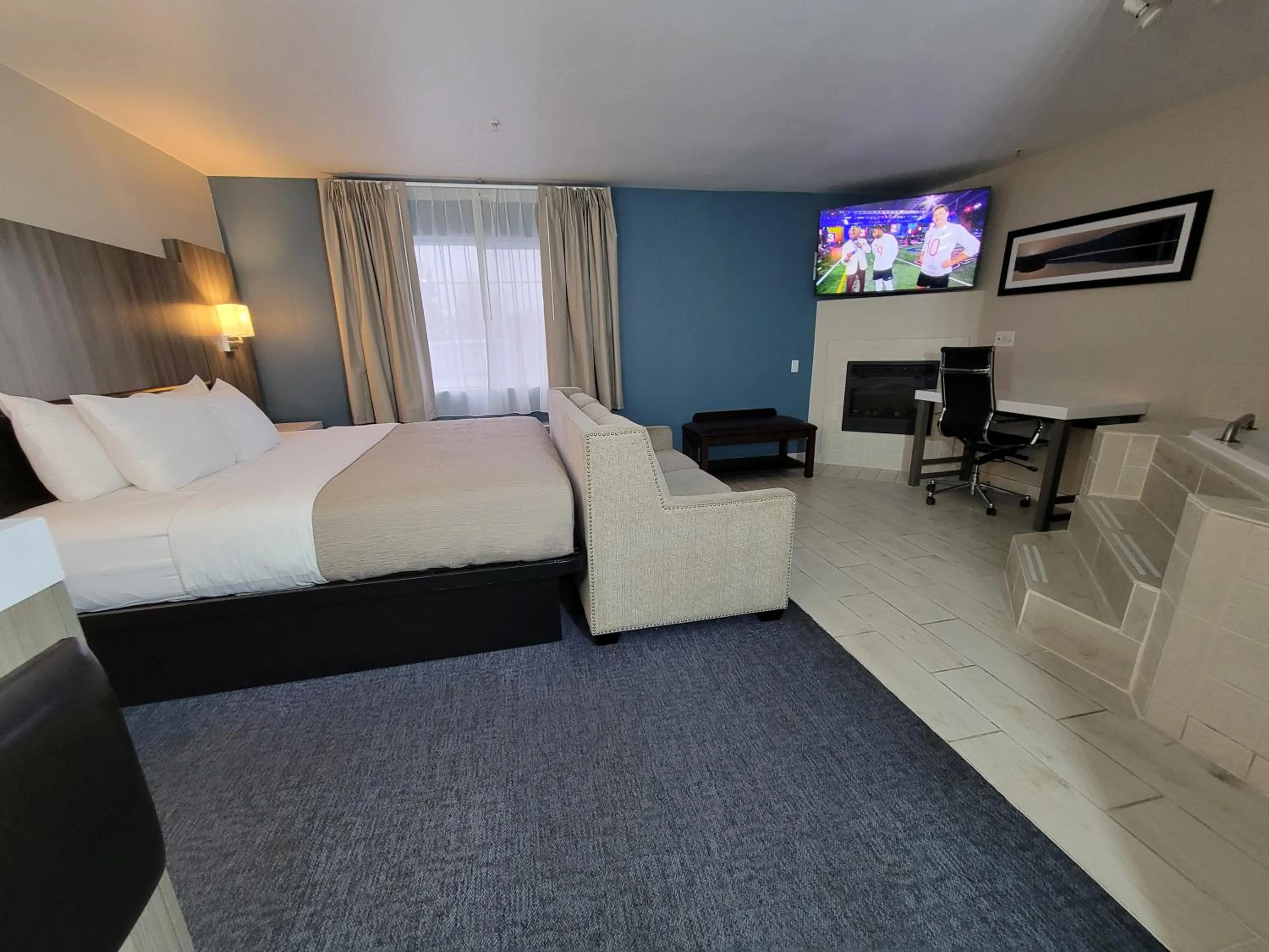 Photo of the whole room, Bed in Quality Inn Port Orchard