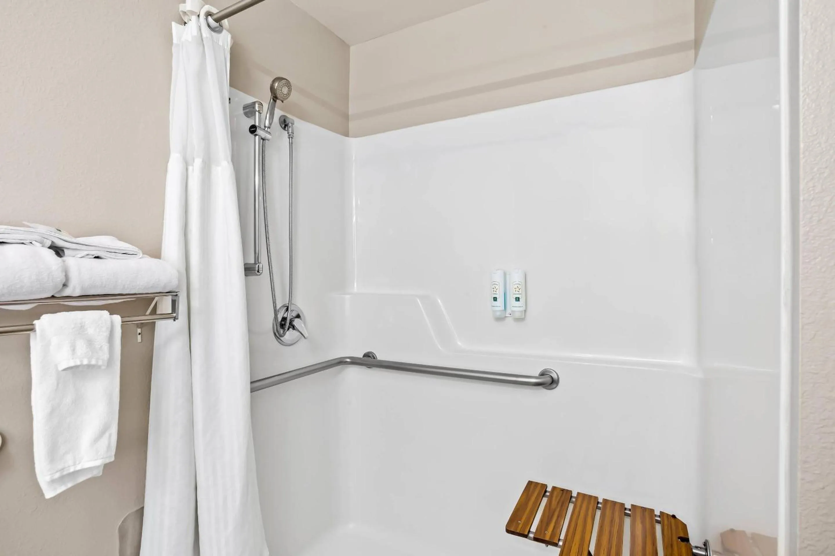 Bedroom in Quality Inn Port Orchard