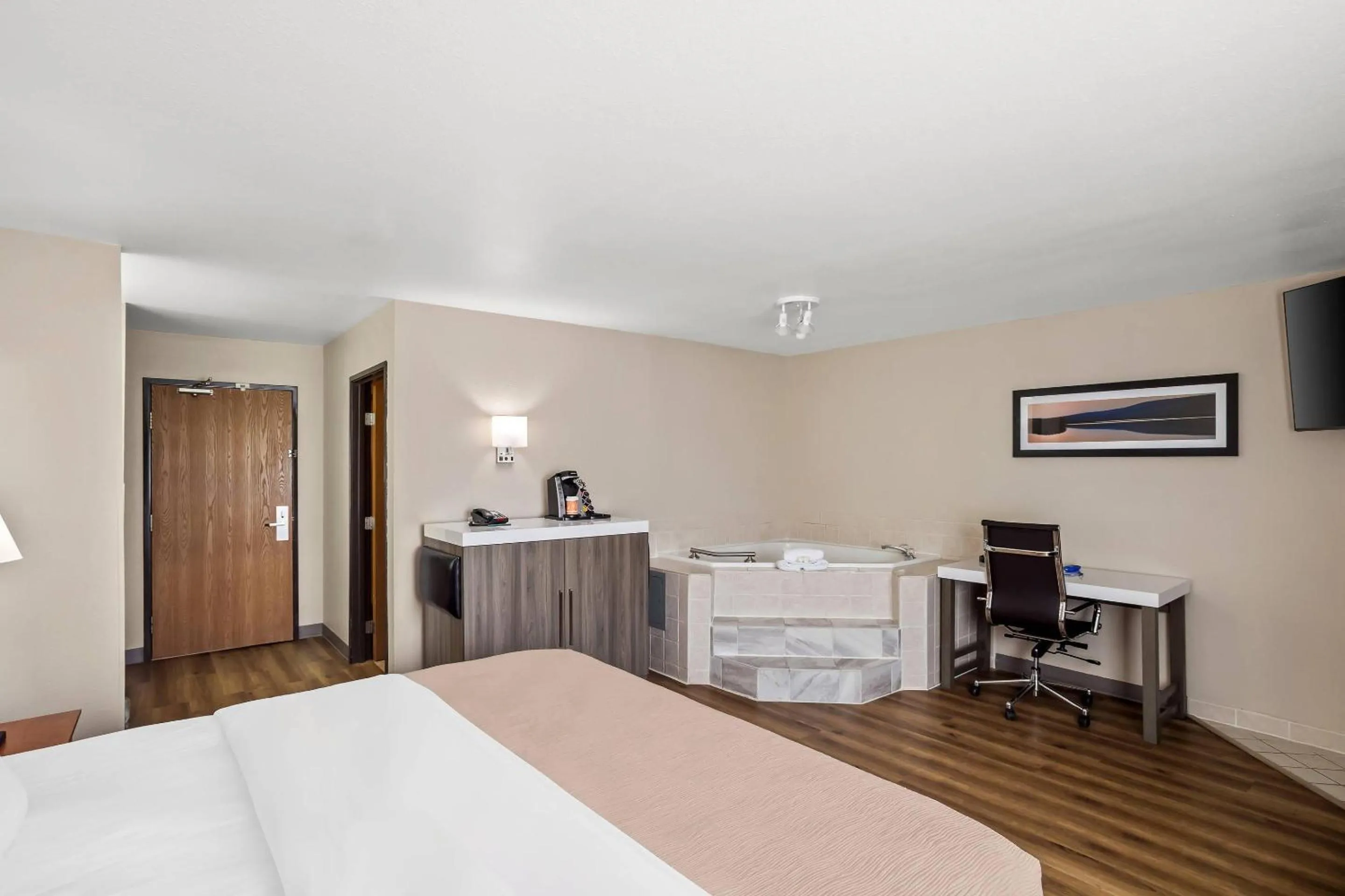 Bedroom, Bed in Quality Inn Port Orchard