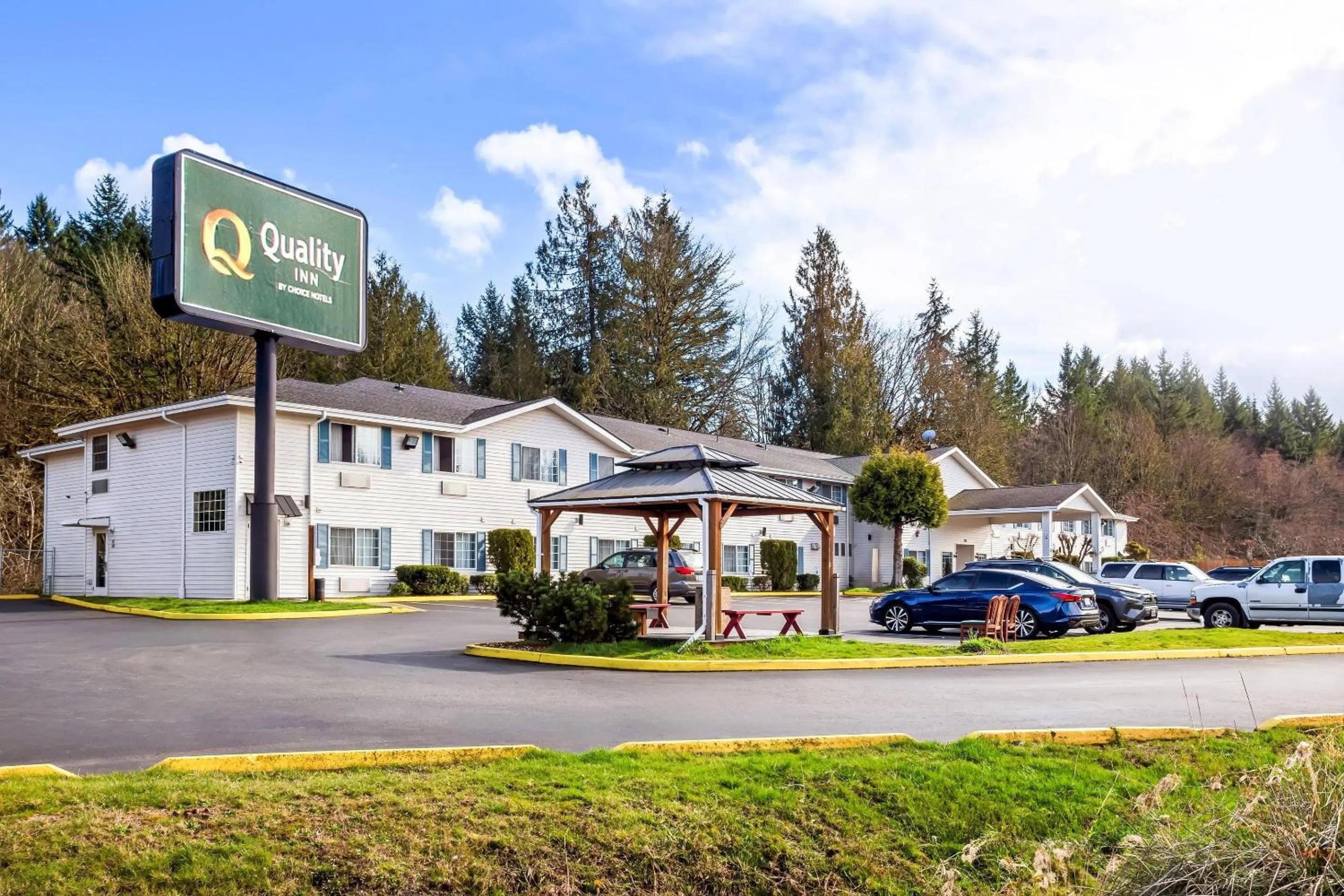 Property building in Quality Inn Port Orchard