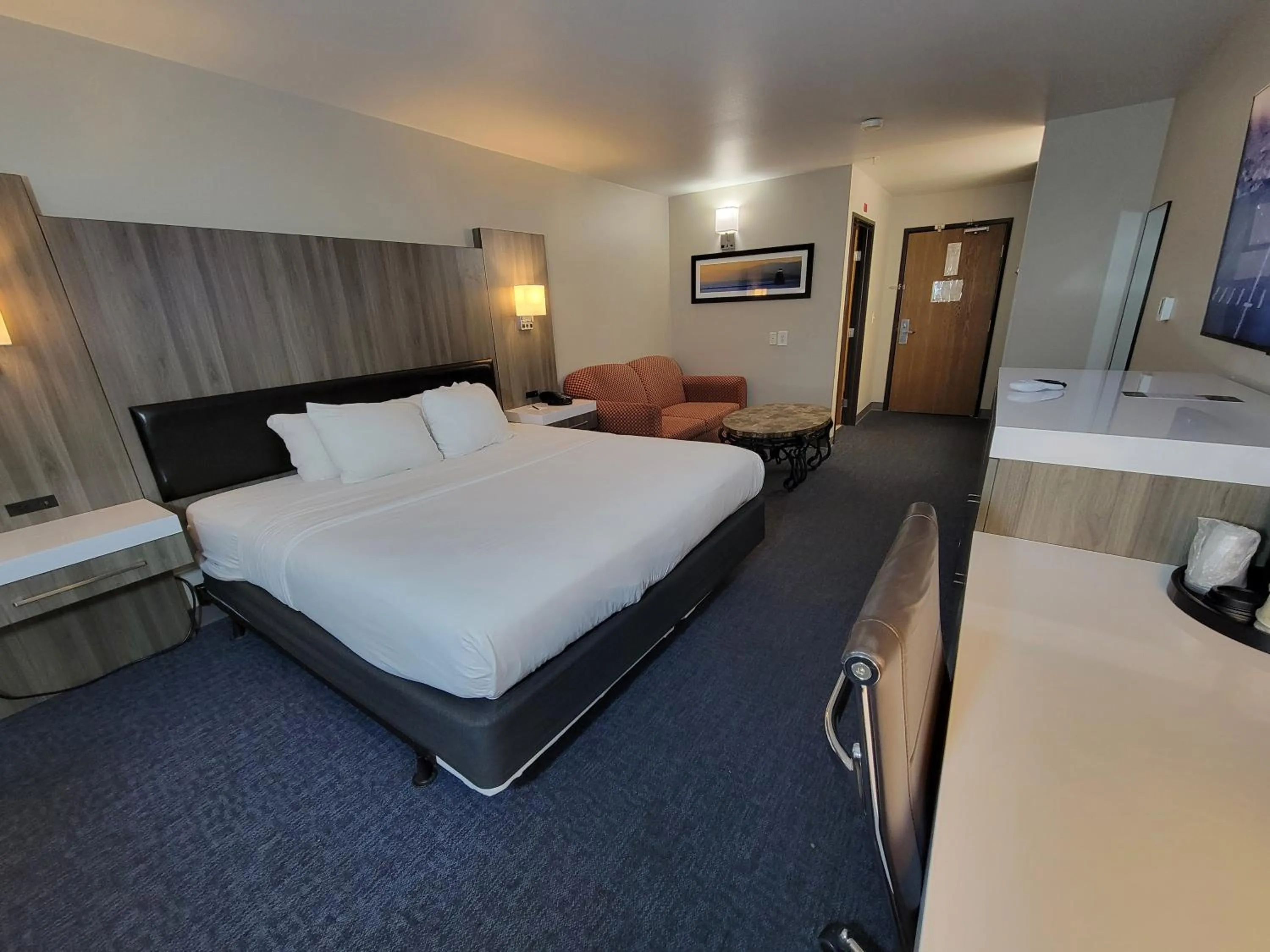 Photo of the whole room, Bed in Quality Inn Port Orchard