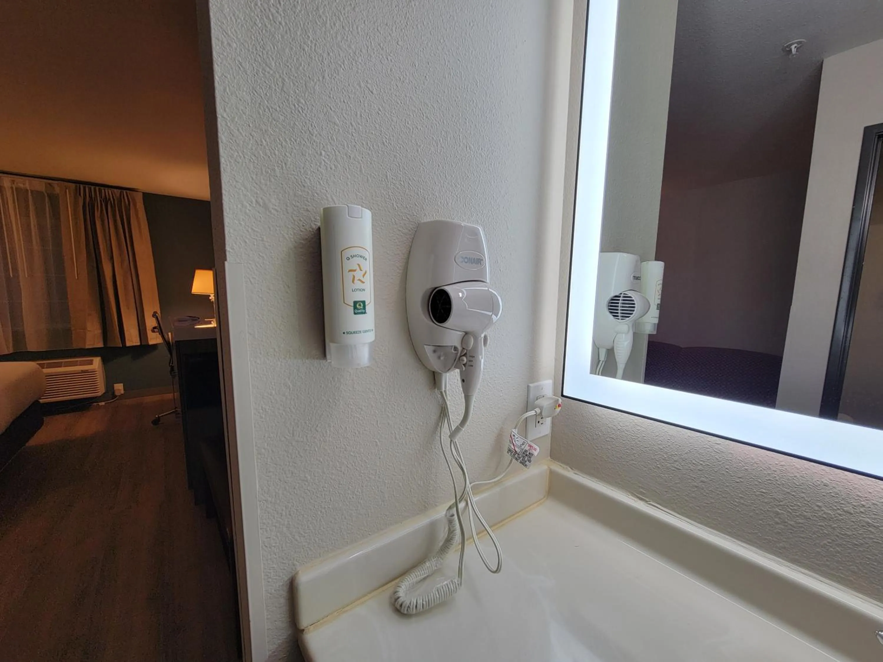 hair dryier in Quality Inn Port Orchard