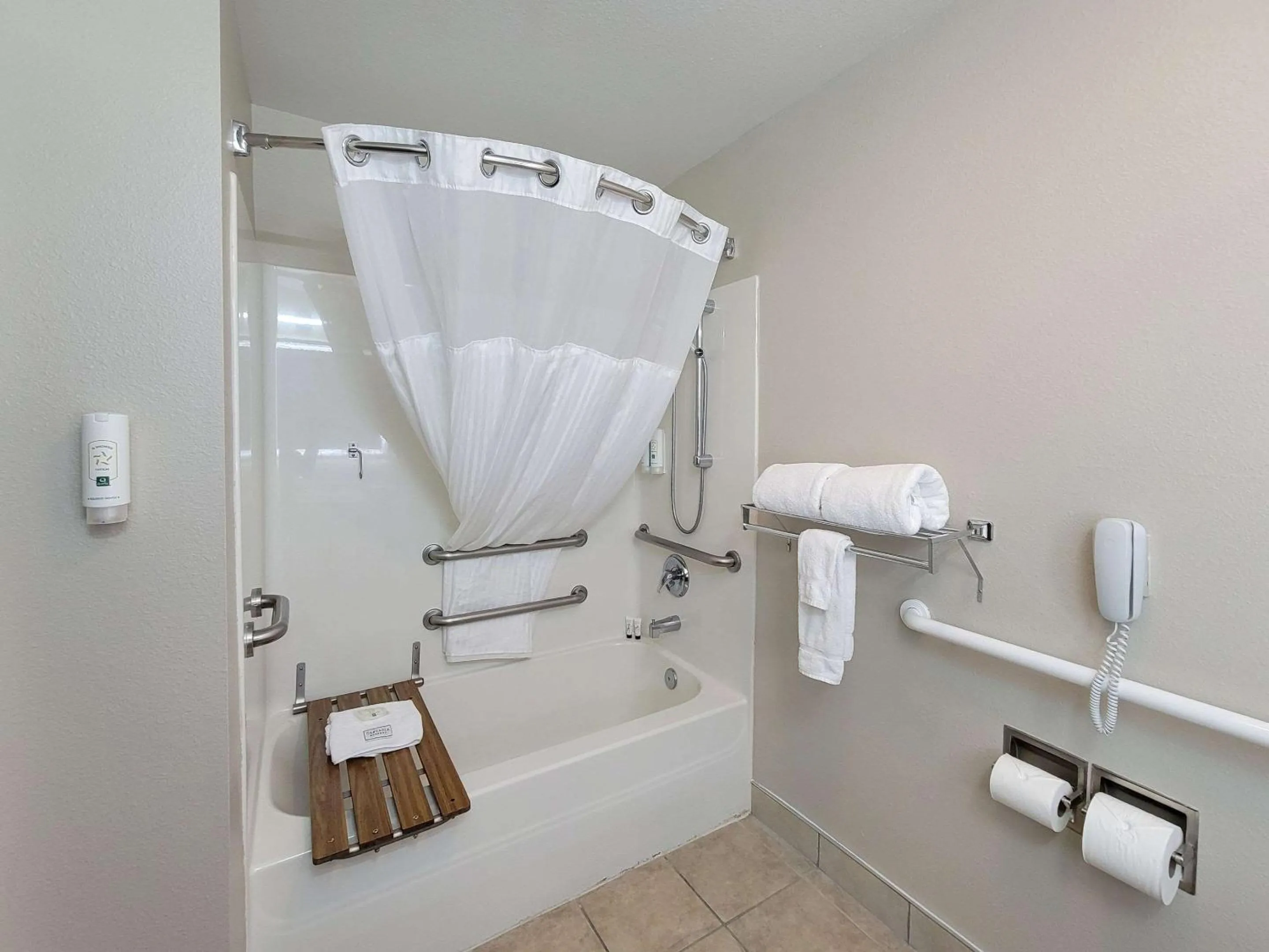 Bedroom in Quality Inn Port Orchard